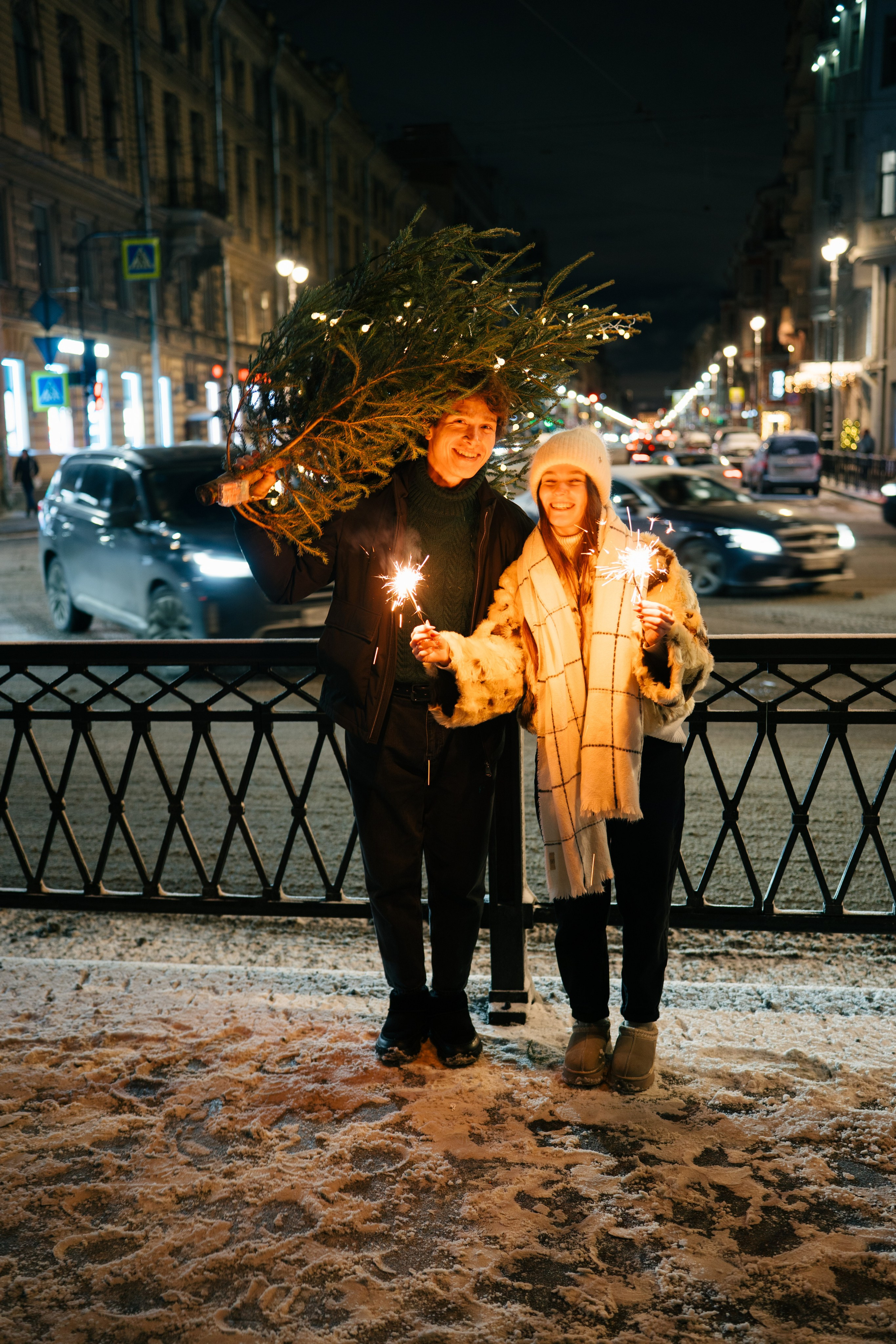 НОВОГОДНЯЯ ПРОГУЛКА ПАРЫ ПО ЧЕРНЫШЕВСКОЙ ПЕРЕД НОВЫМ ГОДОМ. Профессиональный фотограф, Санкт-Петербург — Виктория Богомолова
