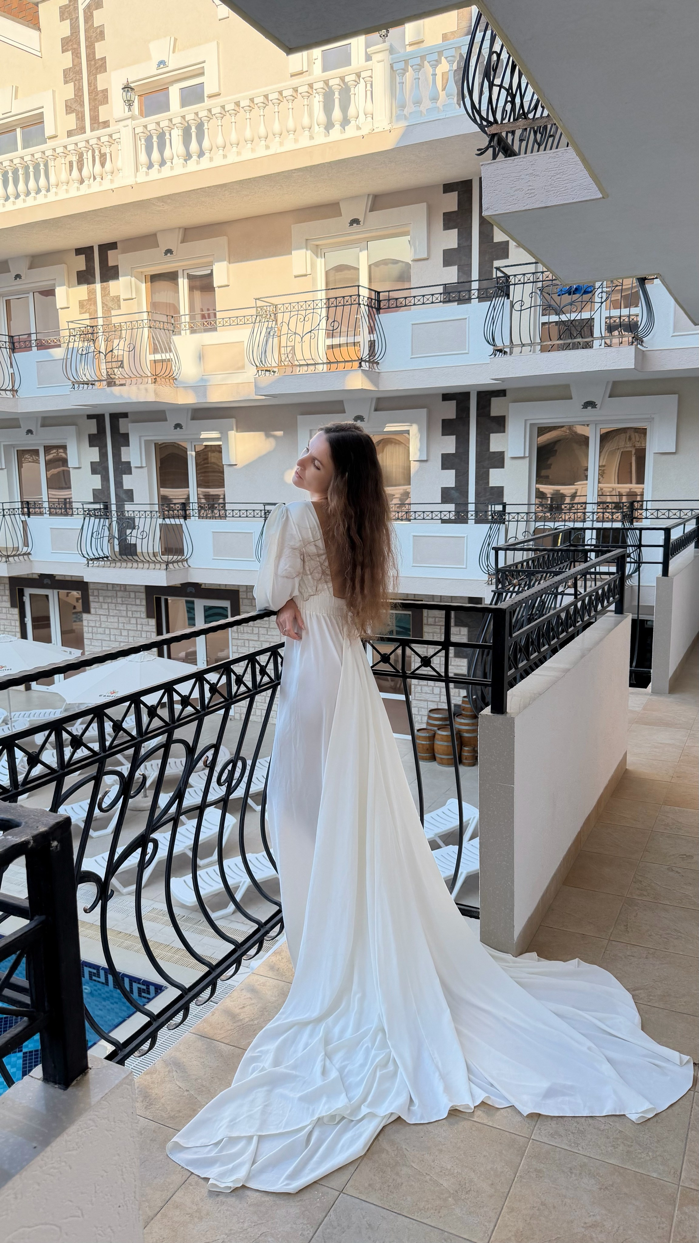 Белое с открытой спиной. Фотограф в Крыму Лебедева Александра