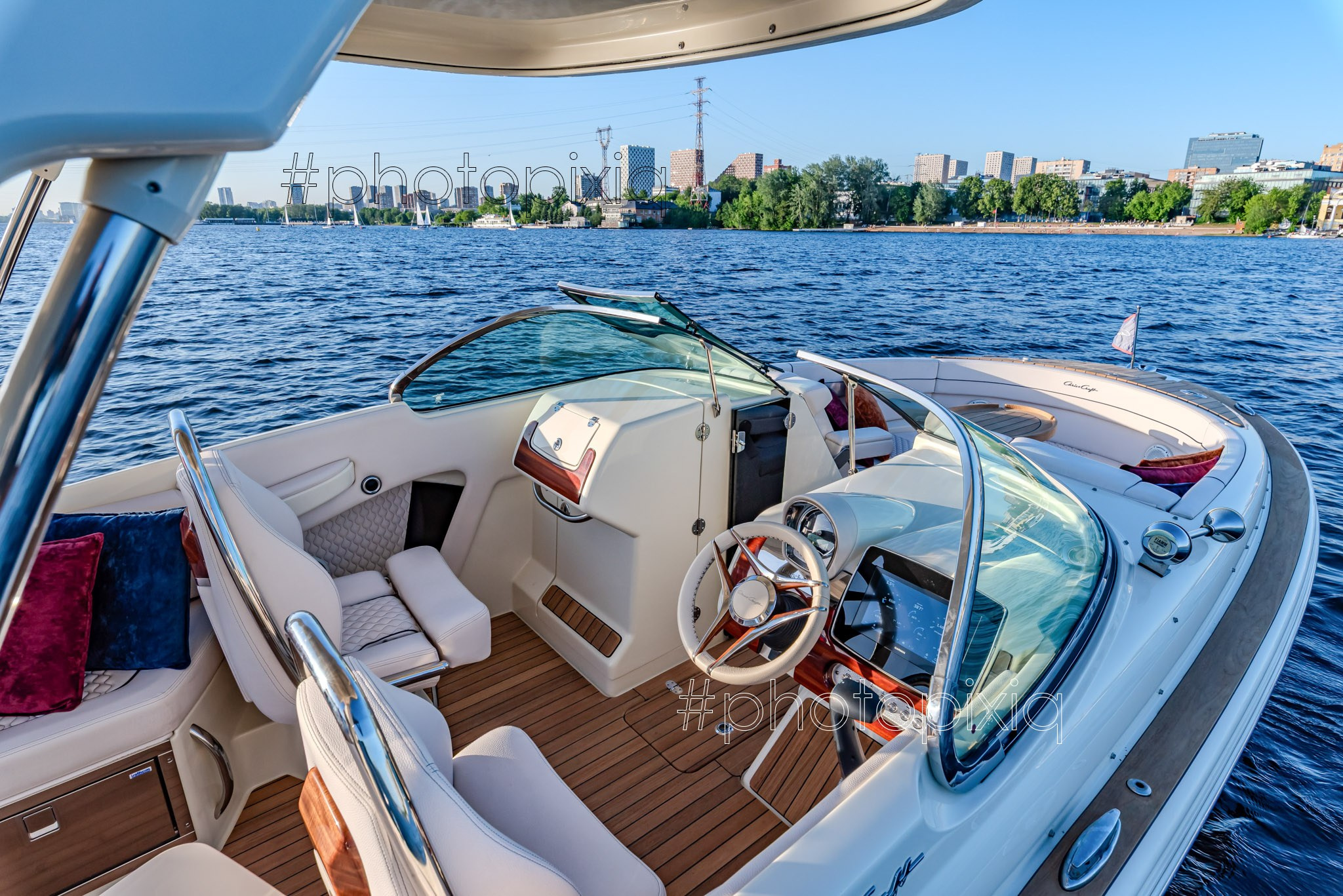 Фотосъёмка катера Chris Сraft для брокера. Интерьерная съёмка и виртуальные туры — Интерьерный фотограф Кузнецов Сергей (photopixiq)