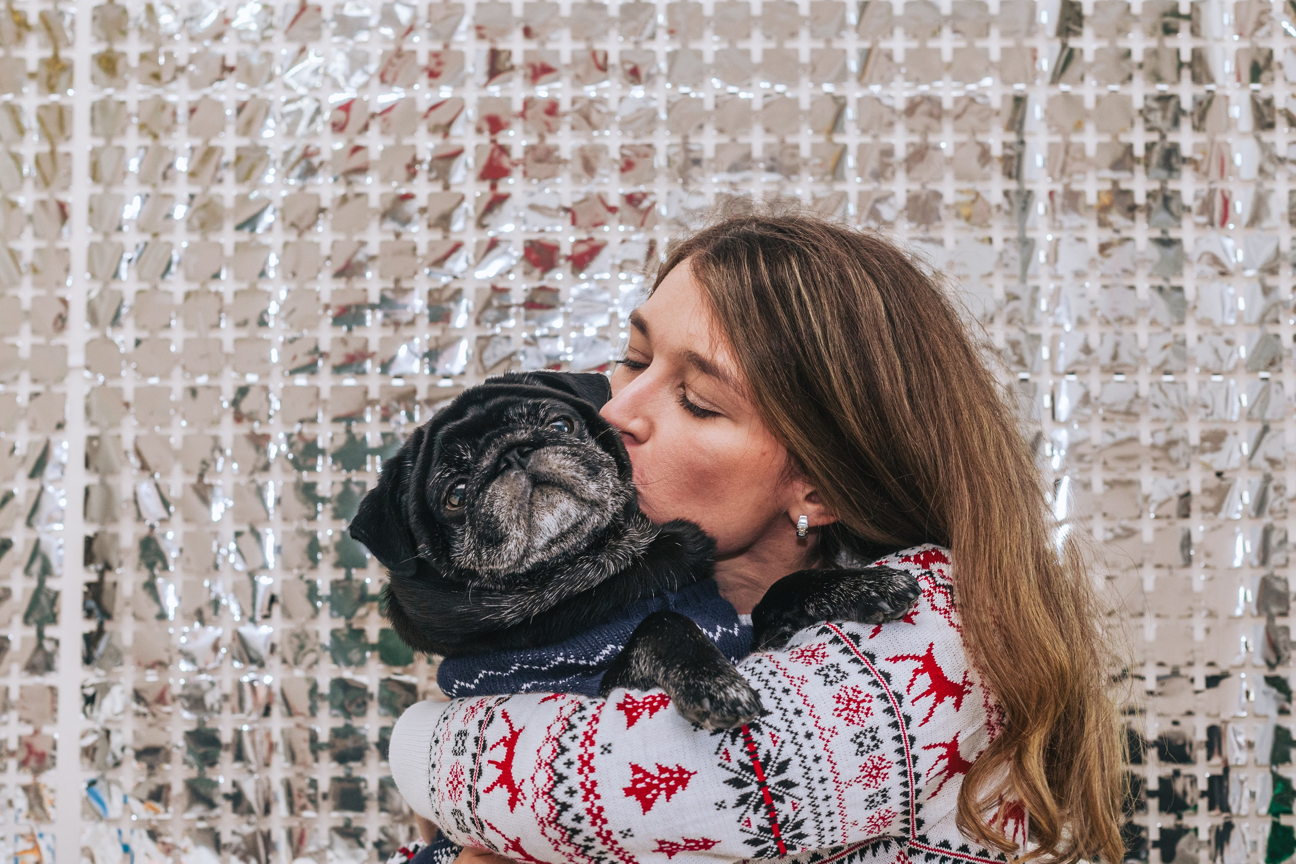 Домашняя фотосессия Оли и двух ее мопсов. Фотограф-анималист Татьяна Степанова