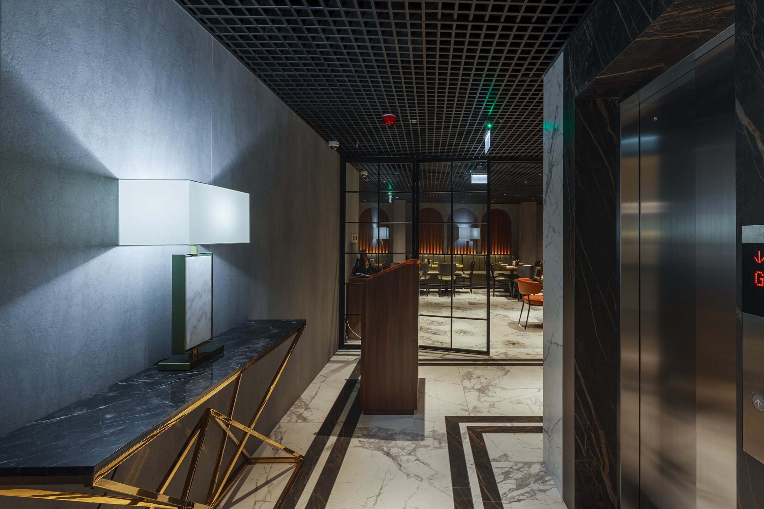 HOTEL PIAZZA EPIGRAPH (BATUMI). Режиссёр, клипмейкер, фотограф — Андрей Охота