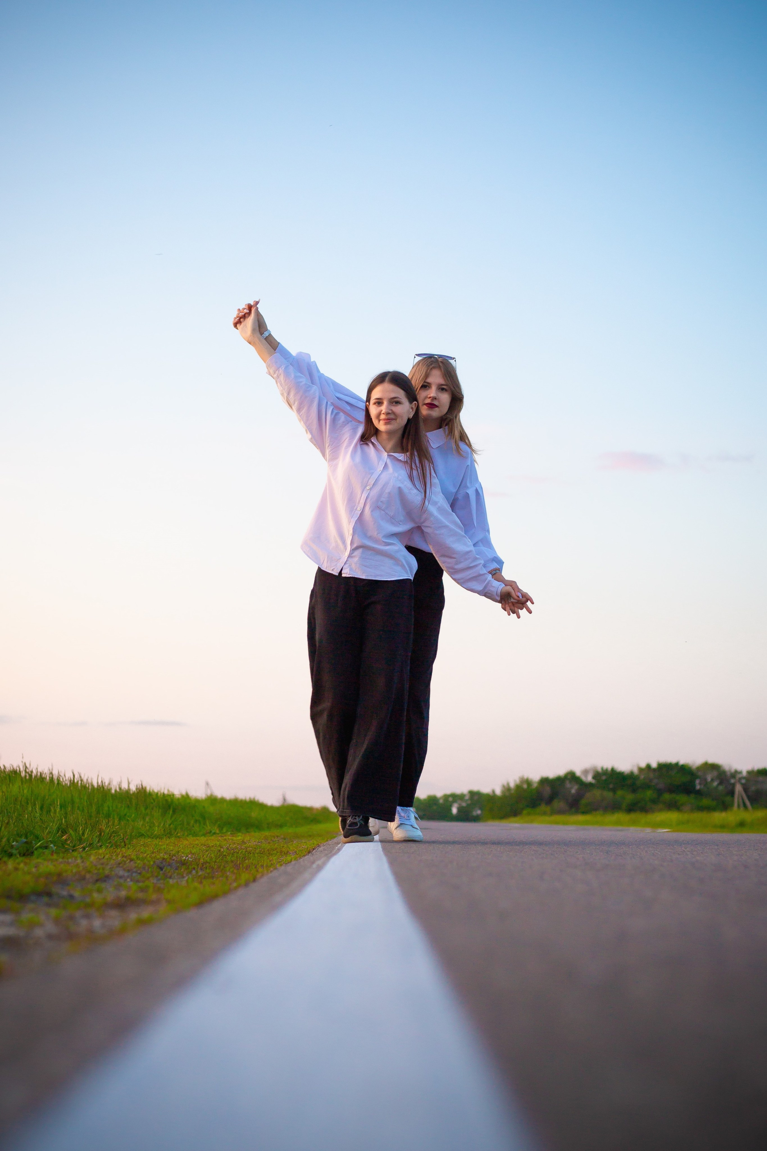 В.Хава — съемка в школе, в поле на закате. Выпускные альбомы Воронеж от Веры Соколовой