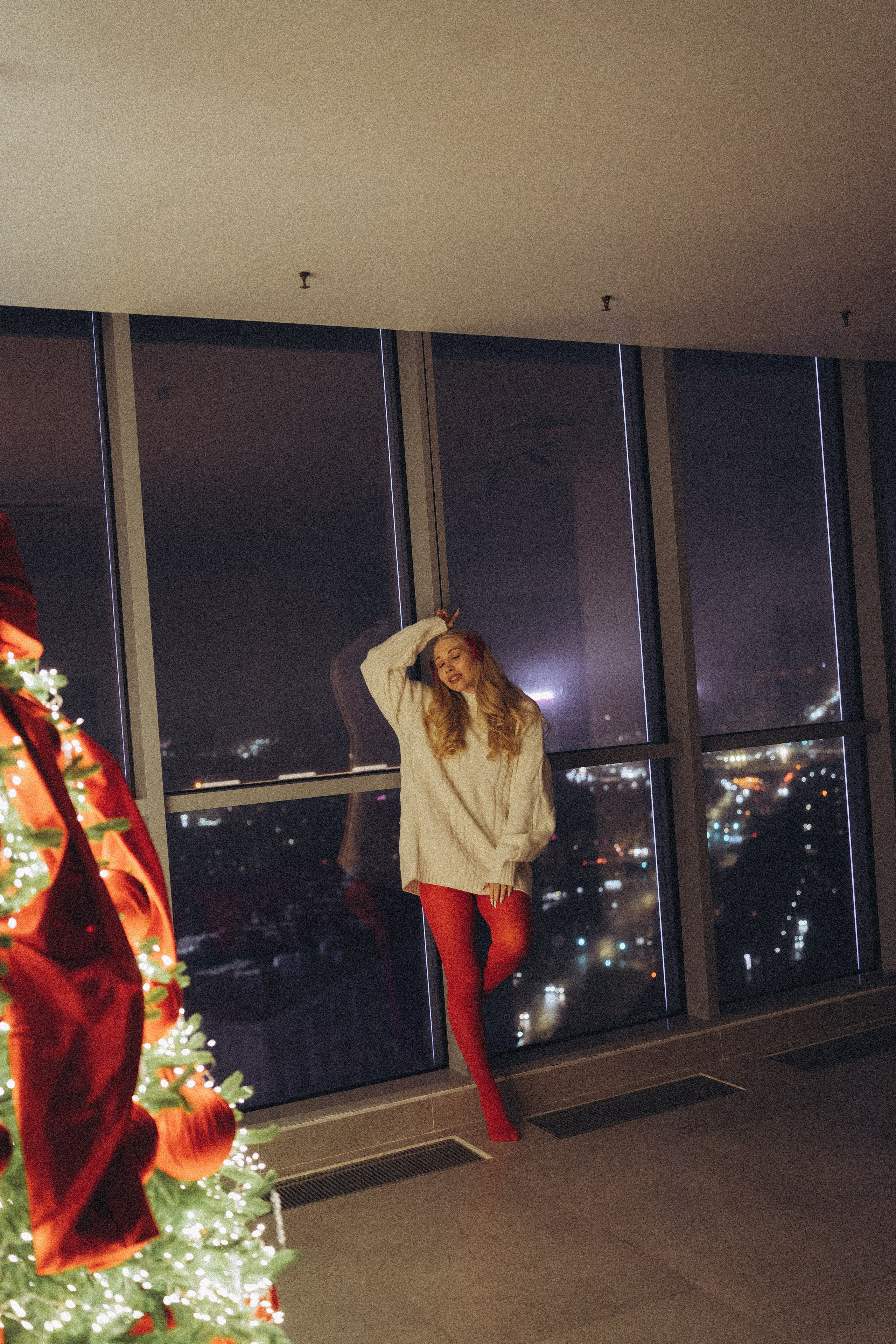 ФОТОСЕССИЯ К НОВОМУ ГОДУ В СТУДИИ С ЕЛОЧКОЙ КРАСИВЫЙ ОБРАЗ. Профессиональный фотограф, Санкт-Петербург — Виктория Богомолова