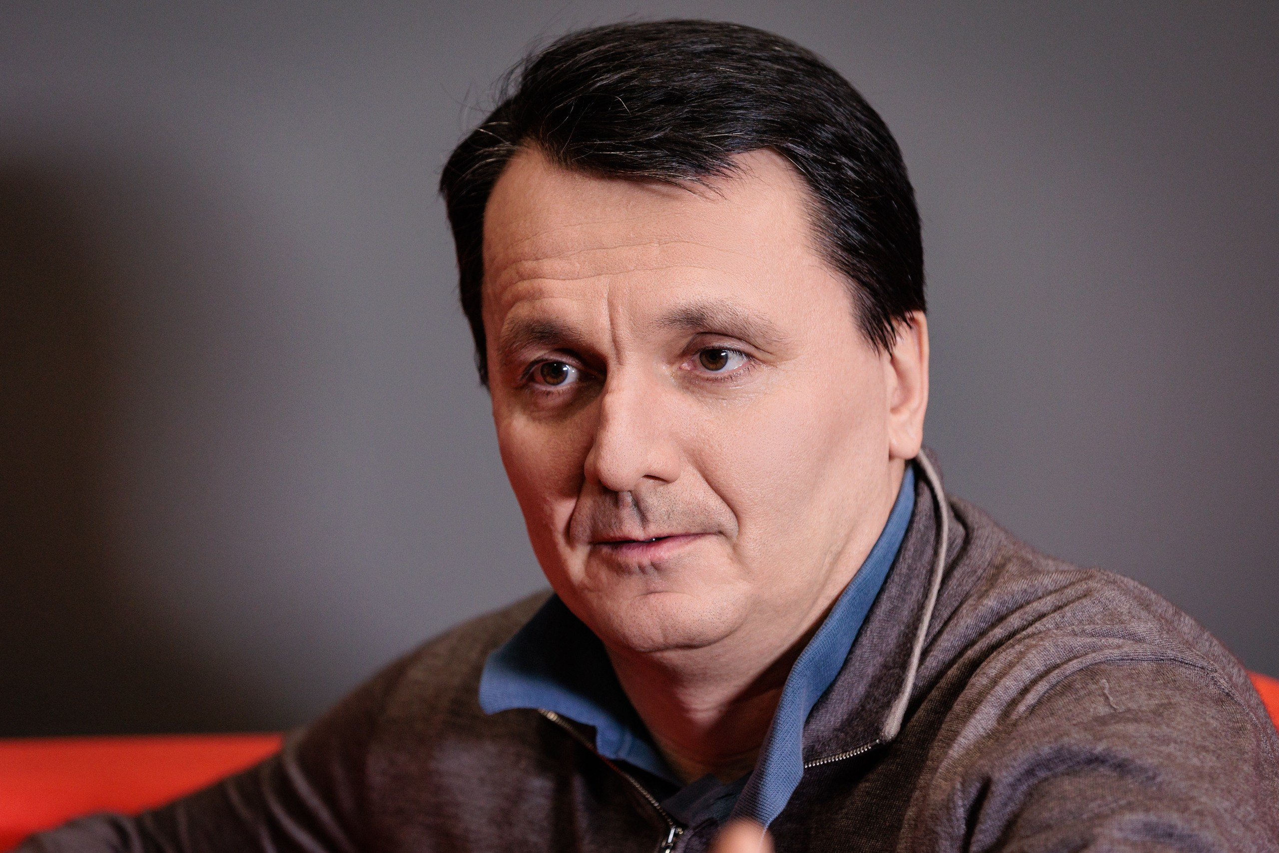 Съемка интеревью с директором. Контент для бизнеса в Екатеринбурге Полдень Медиа