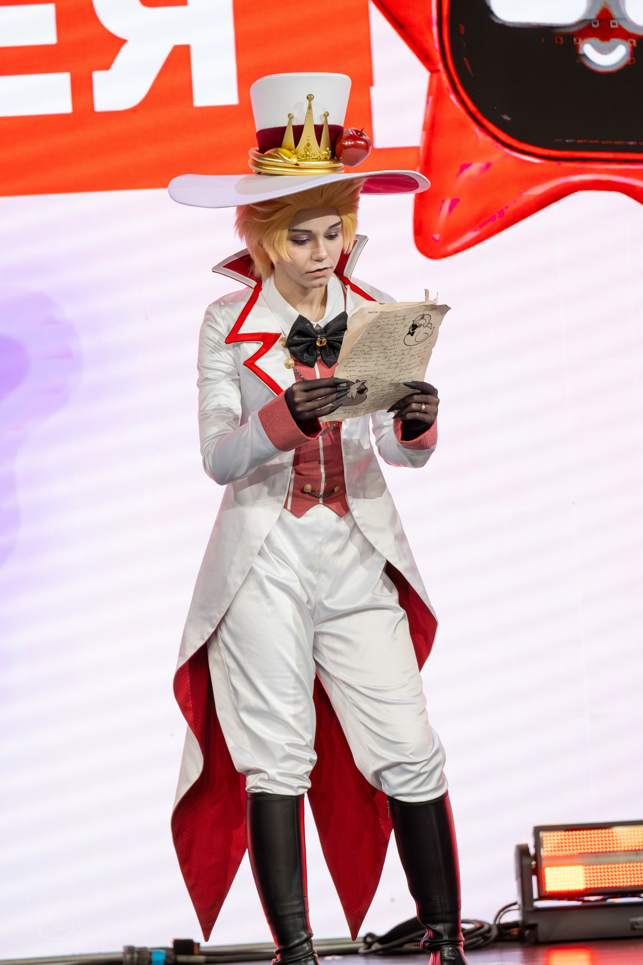 Сцена РЭД ЭКСПО 2024. Косплей фотограф