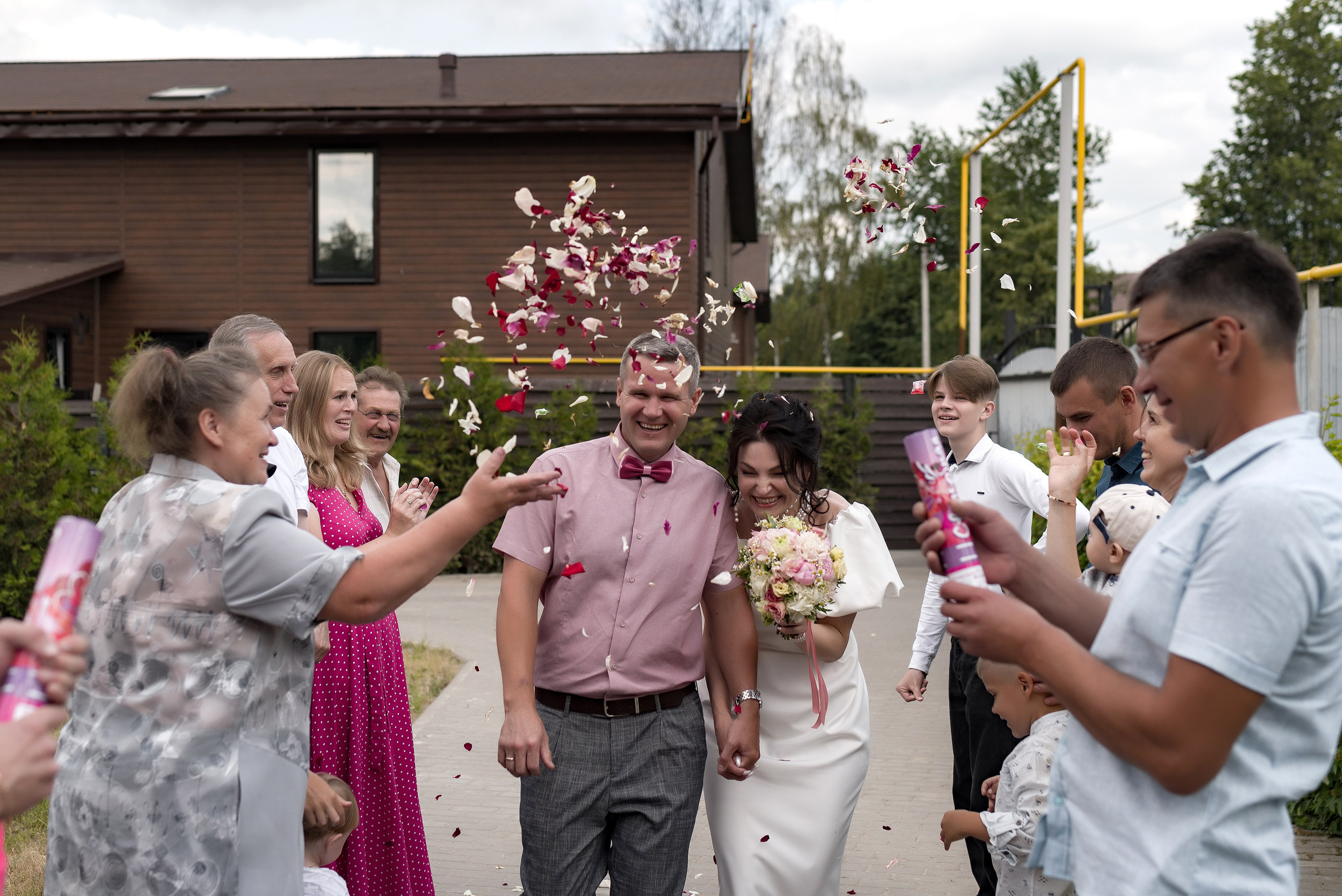 Свадебная фотосессия молодоженов на банкете в Спа-отель «Городок», г. Кохма  свадебный фотограф Коляганов Николай