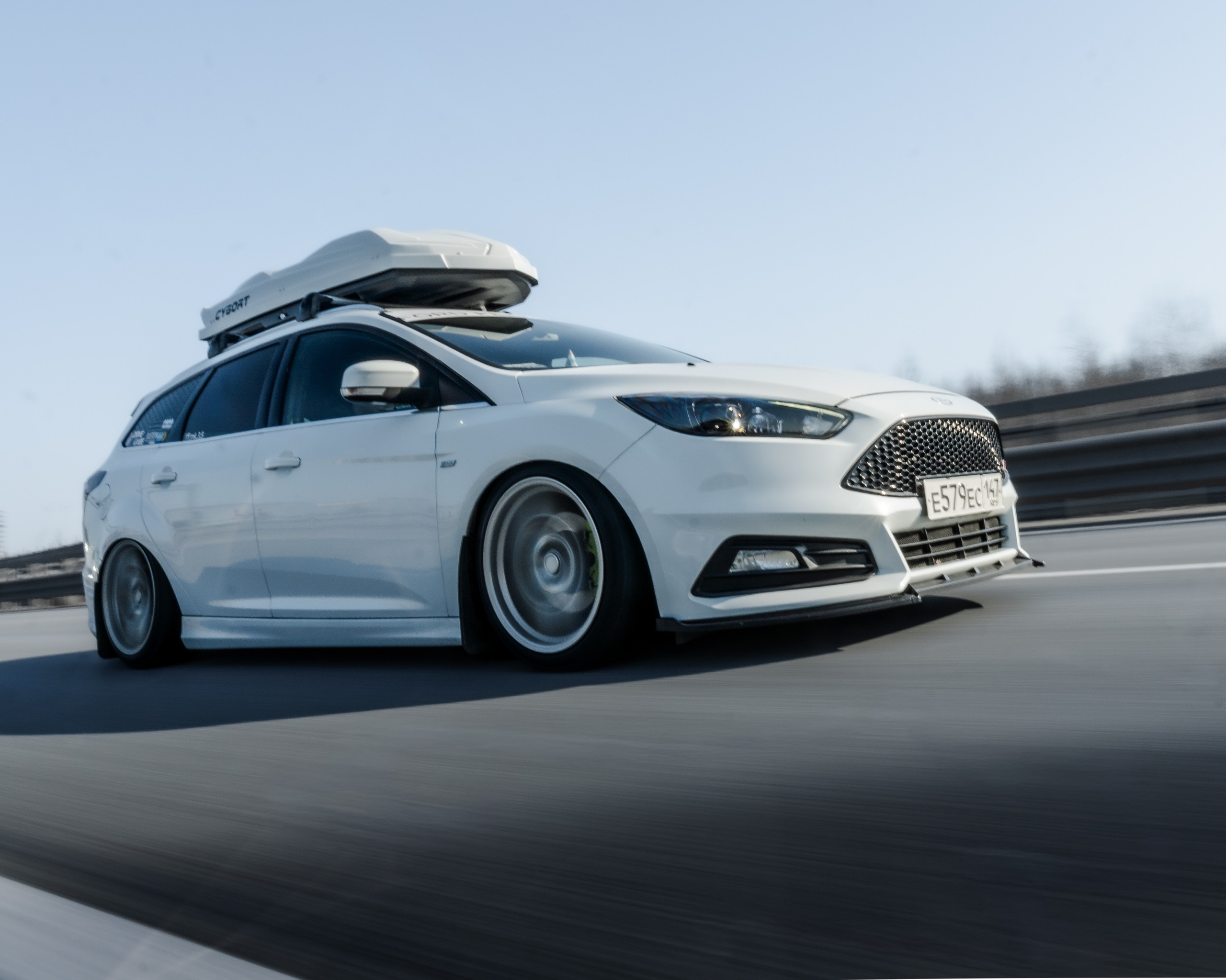 FORD FOCUS STANCE. Opasnophoto