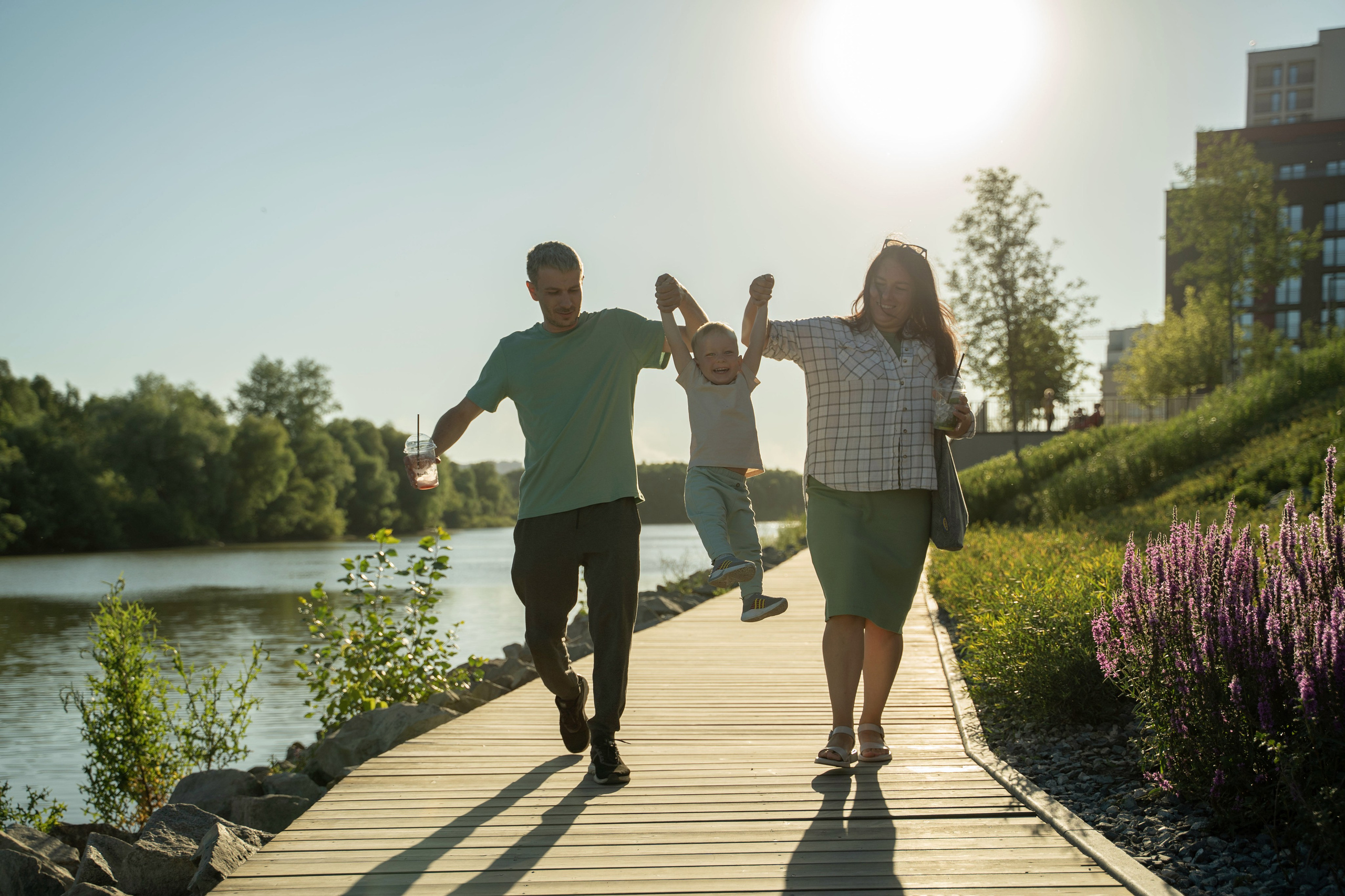 Семейная прогулка. Главная