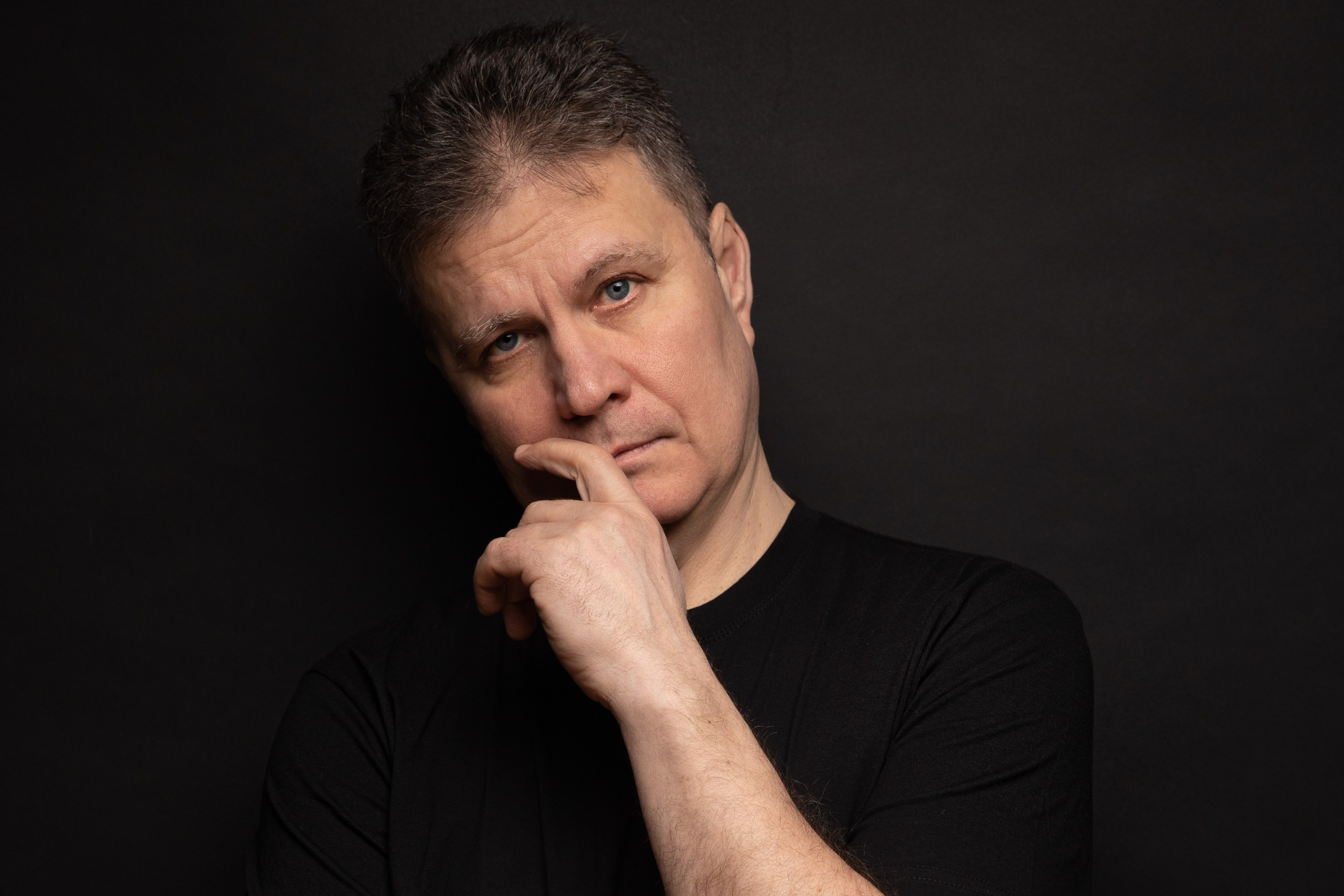 Сергей. ФОТОГРАФ РАДОСТИ Фотосессия в студии СПб. Портретный фотограф — Юрий Торлопов