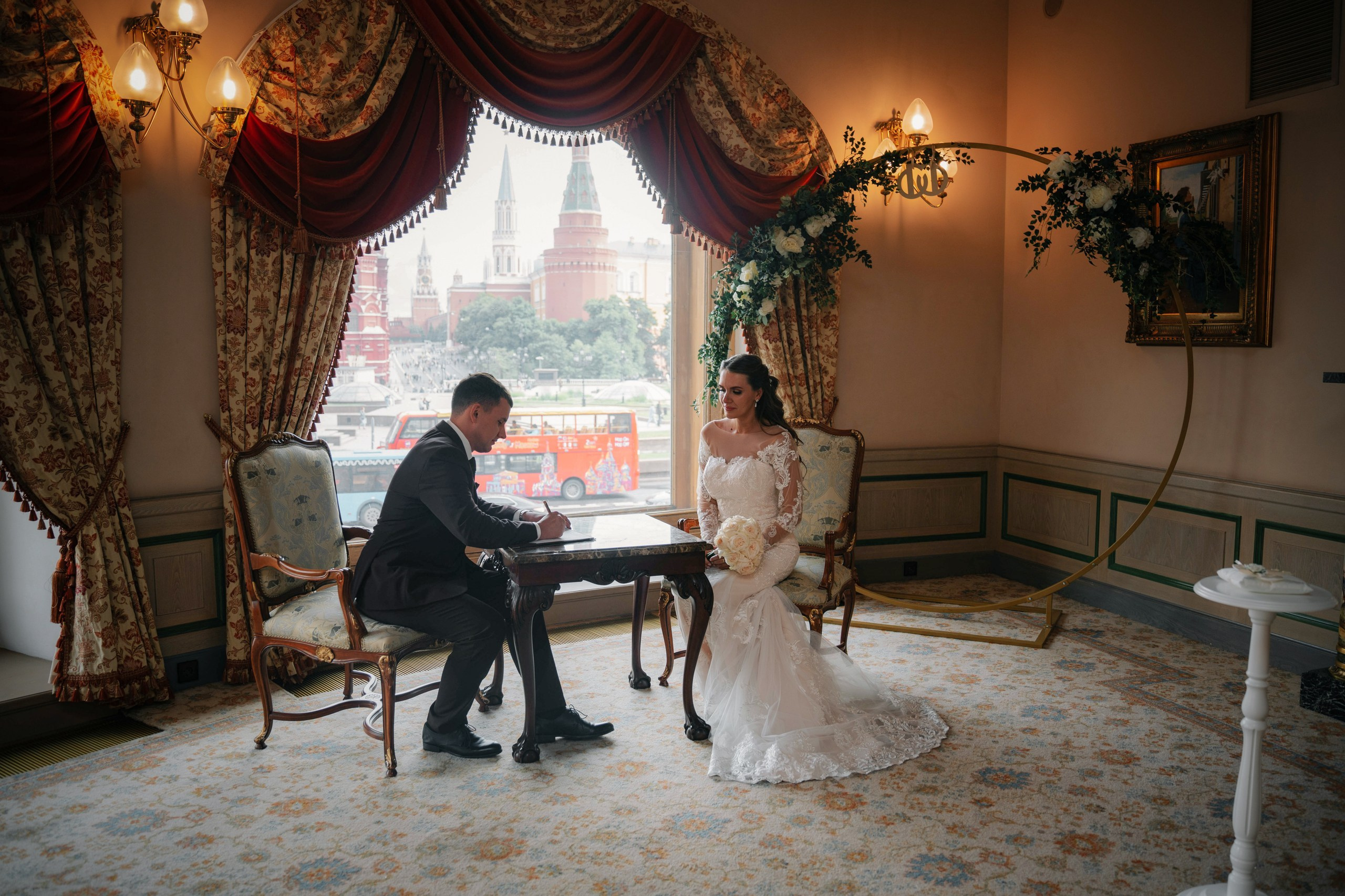 Свадебная фотосъемка в гостинице Националь в самом сердце столицы (часть 2)