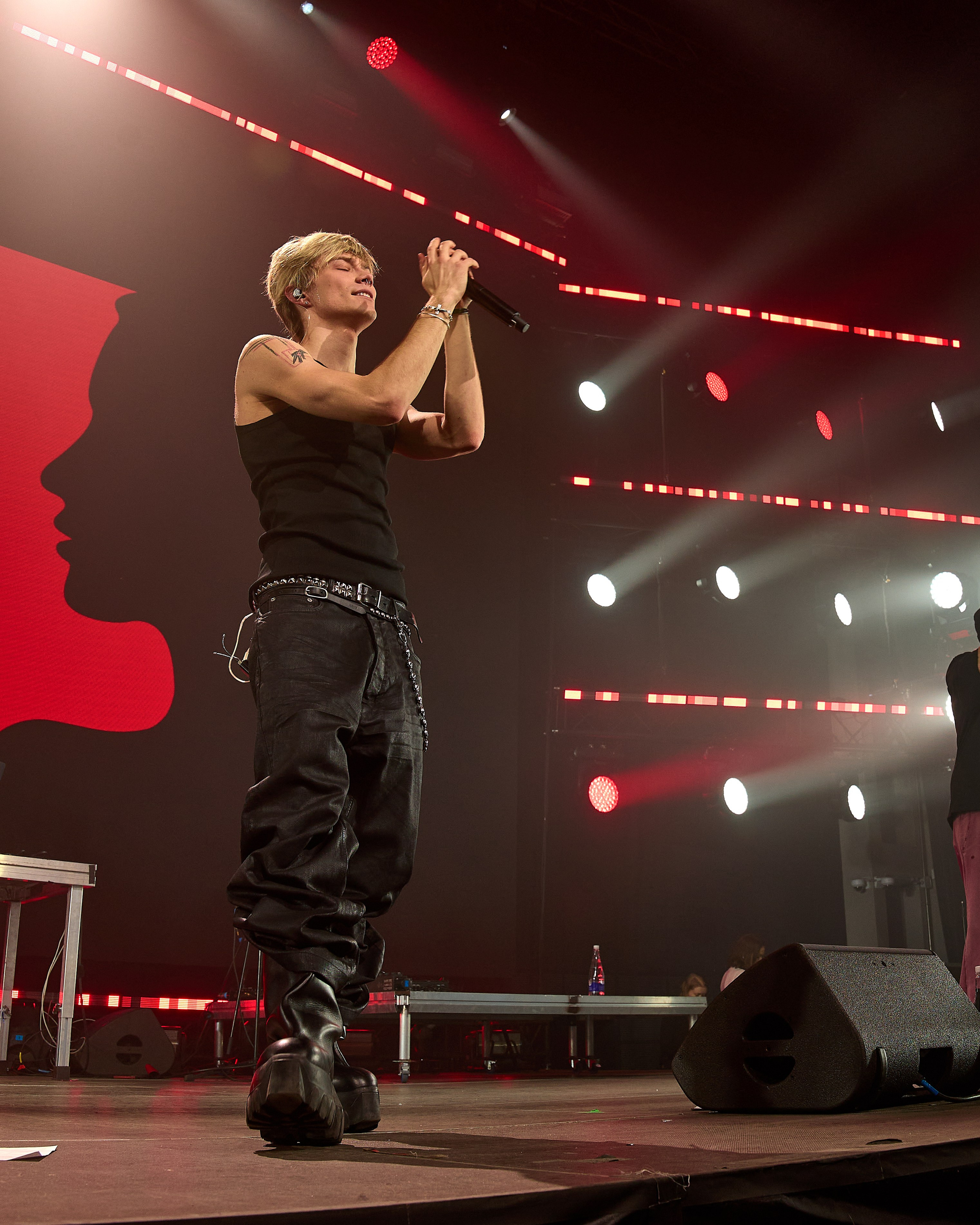 Nkeei, Unique, Artem Shilovets. Святослав Лебедев | Рекламный фотограф — Коммерческая съемка, Арт-дирекшн, AI-интеграция