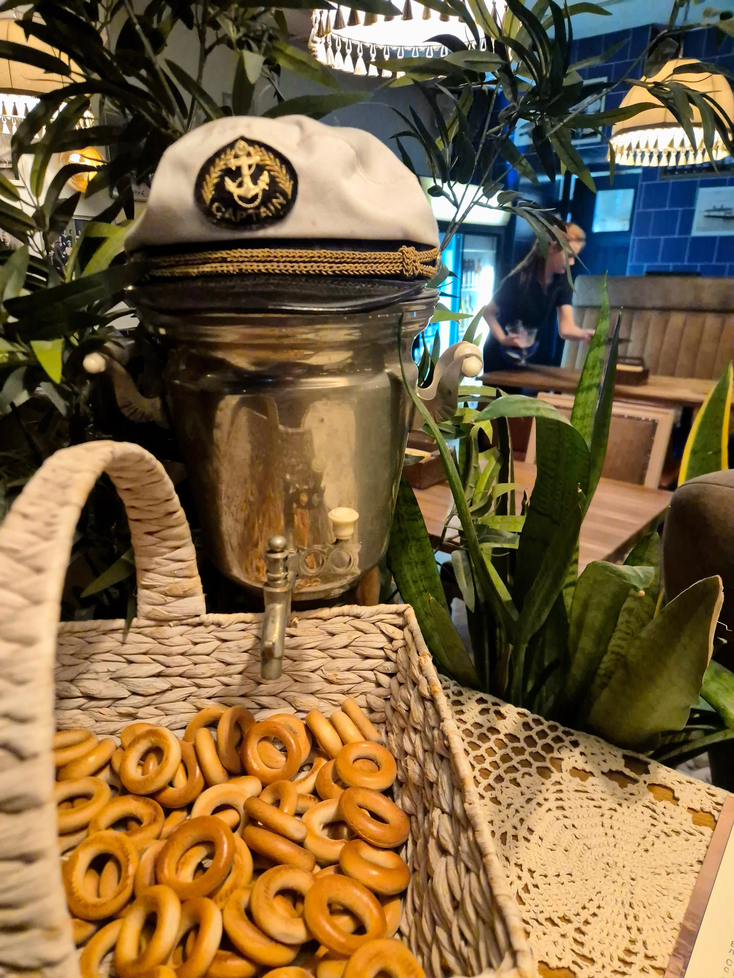 Ресторан "Навигация". Попробовал наконец сома в разных видах - и в пирожках, и зажаренным. Вкусно, но самой моей любимой рыбой он не стал