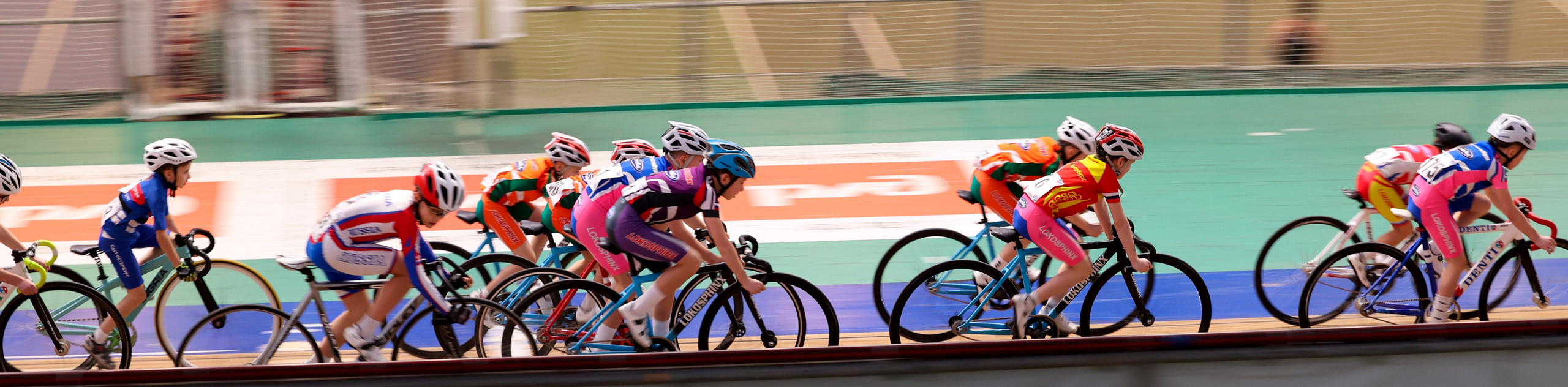 Пятый этап Региональных соревнований по велоспорту на треке (Гит, Скретч) 15.03.2025. Спортивный и репортажный фотограф Антон Тереханов