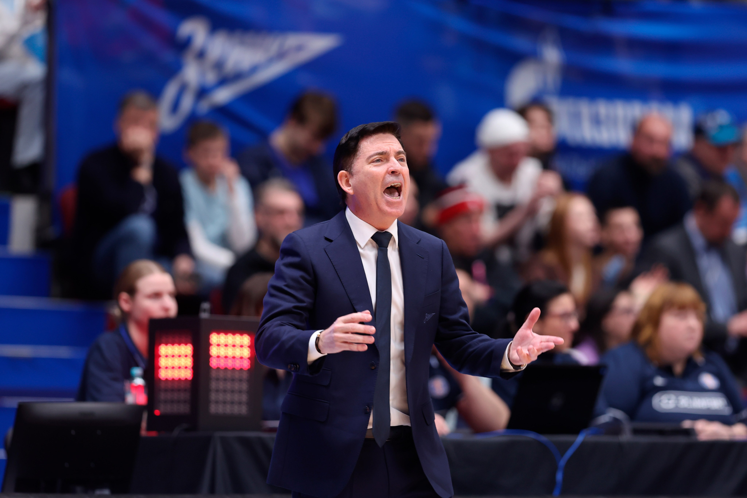 БК Зенит — БК Уникс 13.02.2025. Спортивный и репортажный фотограф Антон Тереханов