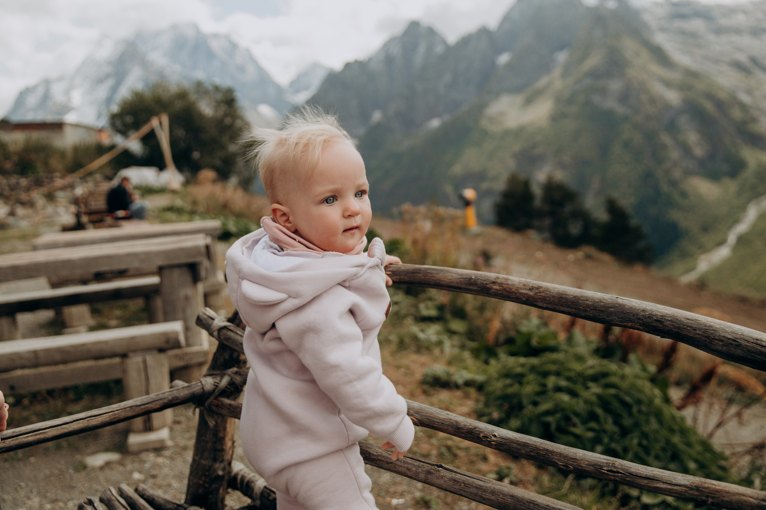 Юля с семьей, Домбай. Портфолио