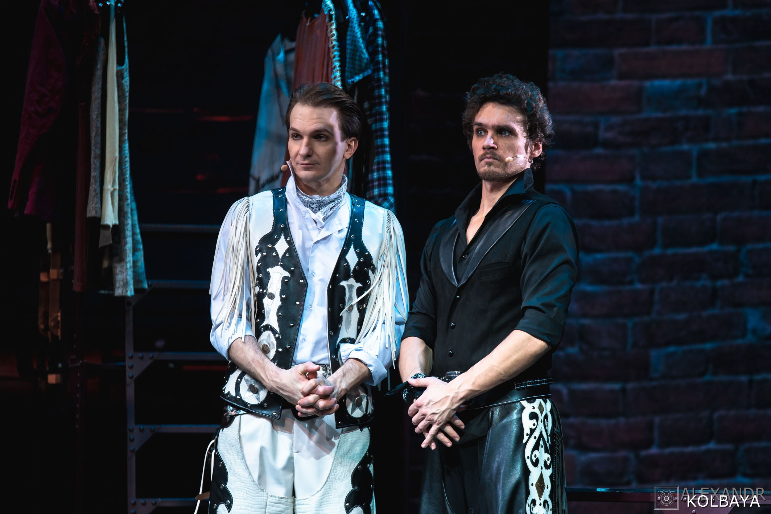 Фотографии со спектакля «Привет, я тетя Чарли». Концертный и театральный репортажный фотограф в Москве Александр Колбая