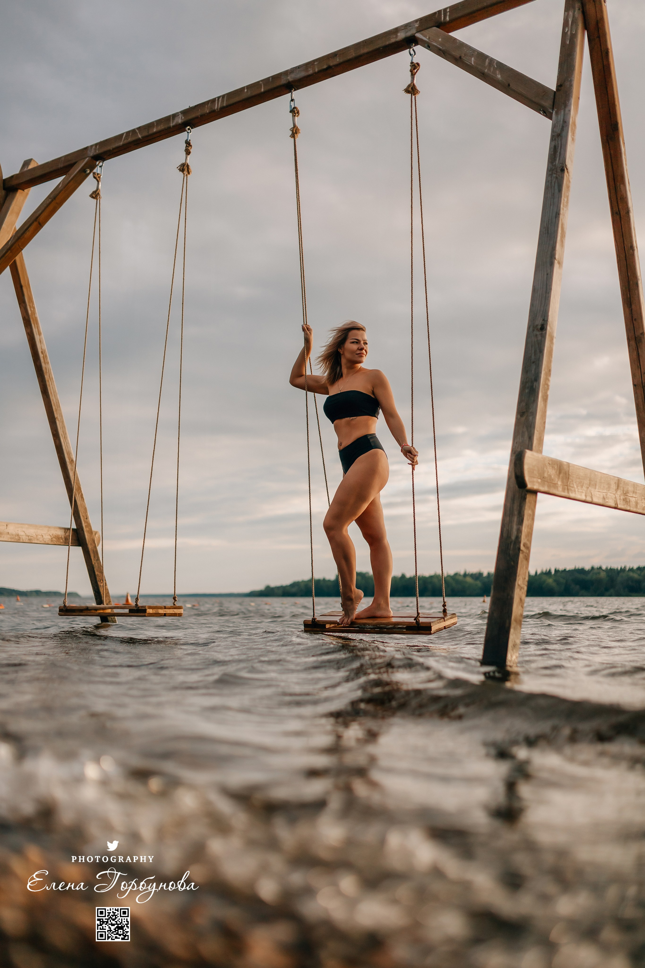 Черная серия с тканью. Набережная. Александра и Таисия. Июль 2025 г. Фотограф Пермь. Свадьбы. Семья и дети, школа, д. сад. Фотокниги