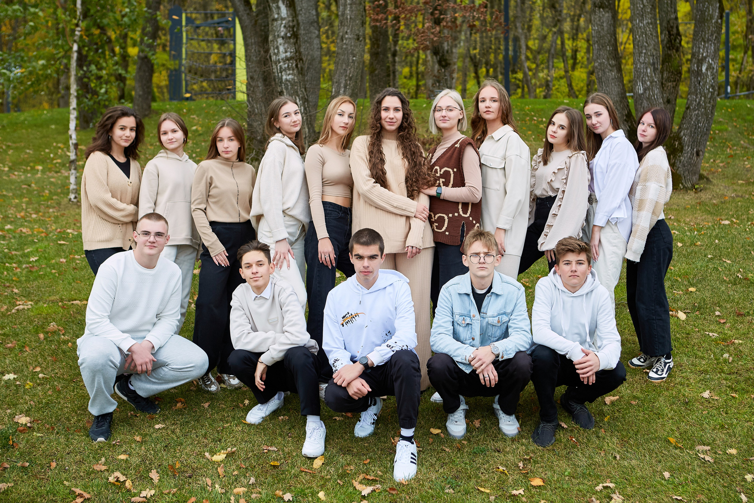 Примеры одежды для уличной групповой съемки. Выпускные альбомы в Ставрополе