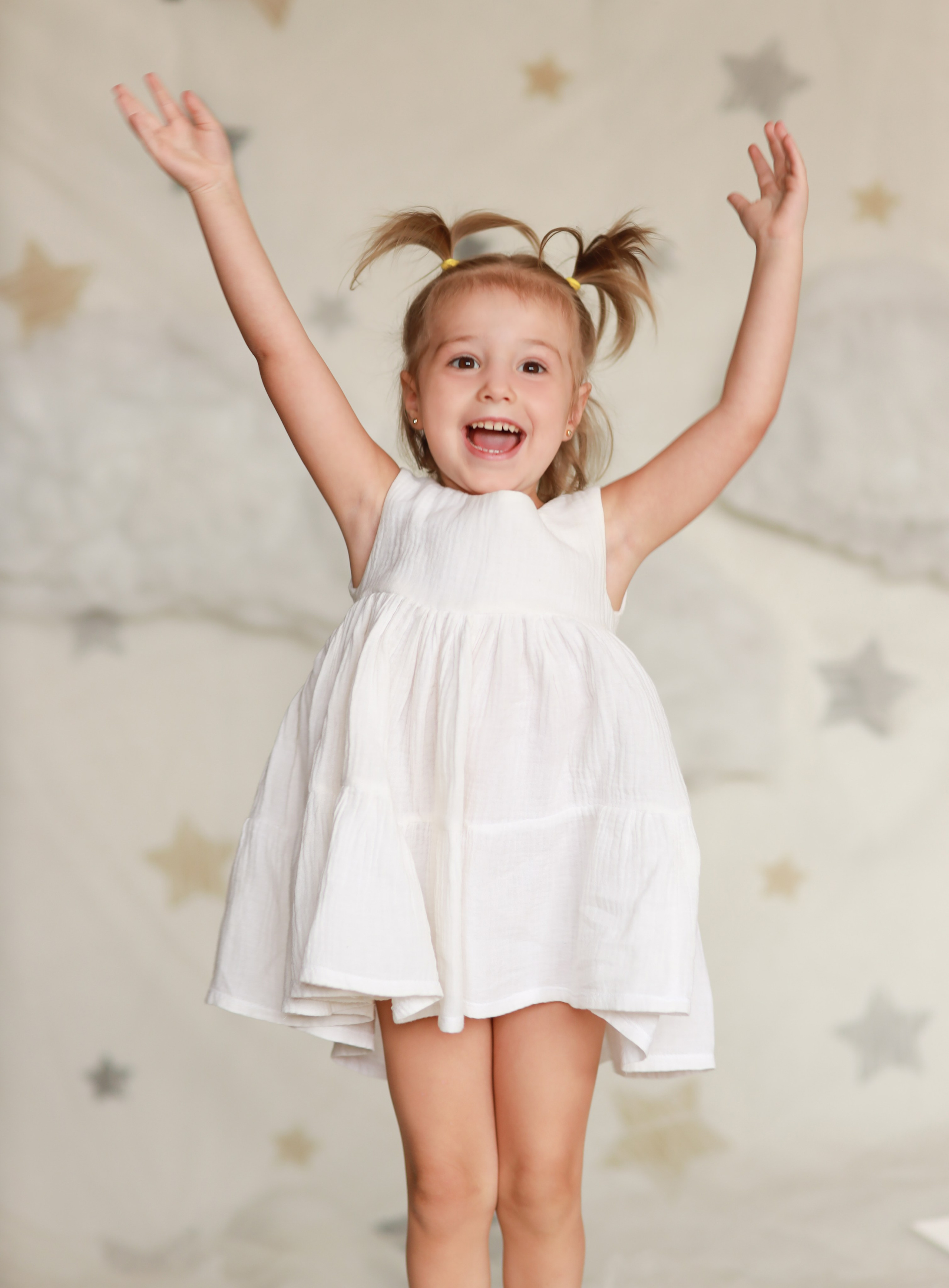 Общее фото в детском саду с выездным реквизитом в Тюмени. Выпускные альбомы в Тюмени для школ, садов, вузов спортивных секций