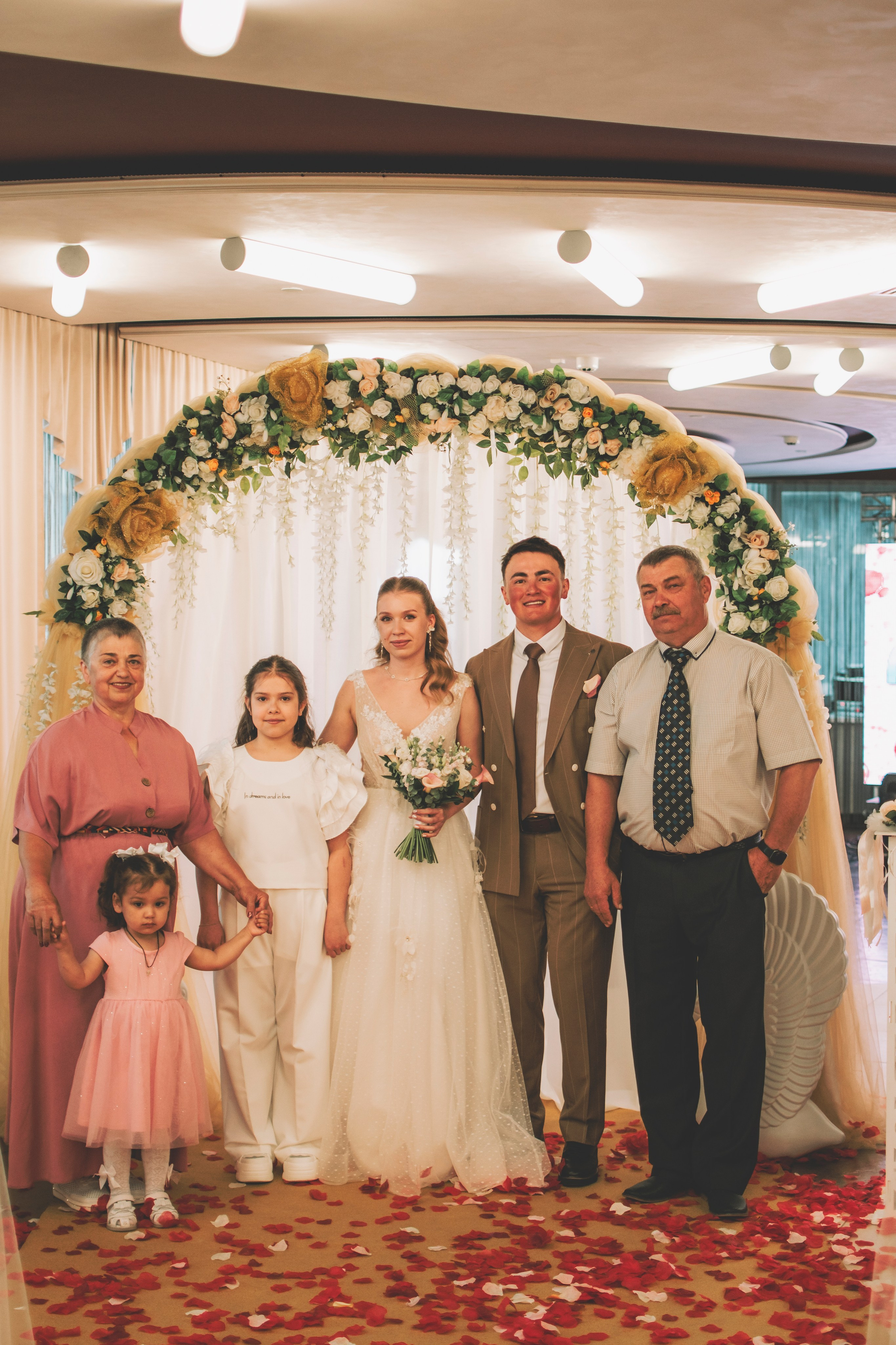 Альберт и Анастасия (Студийная фотосессия, роспись в ДК Нефтяник + фотосессия с гостями). Семейный и свадебный фотограф Губкинский и Ставрополь