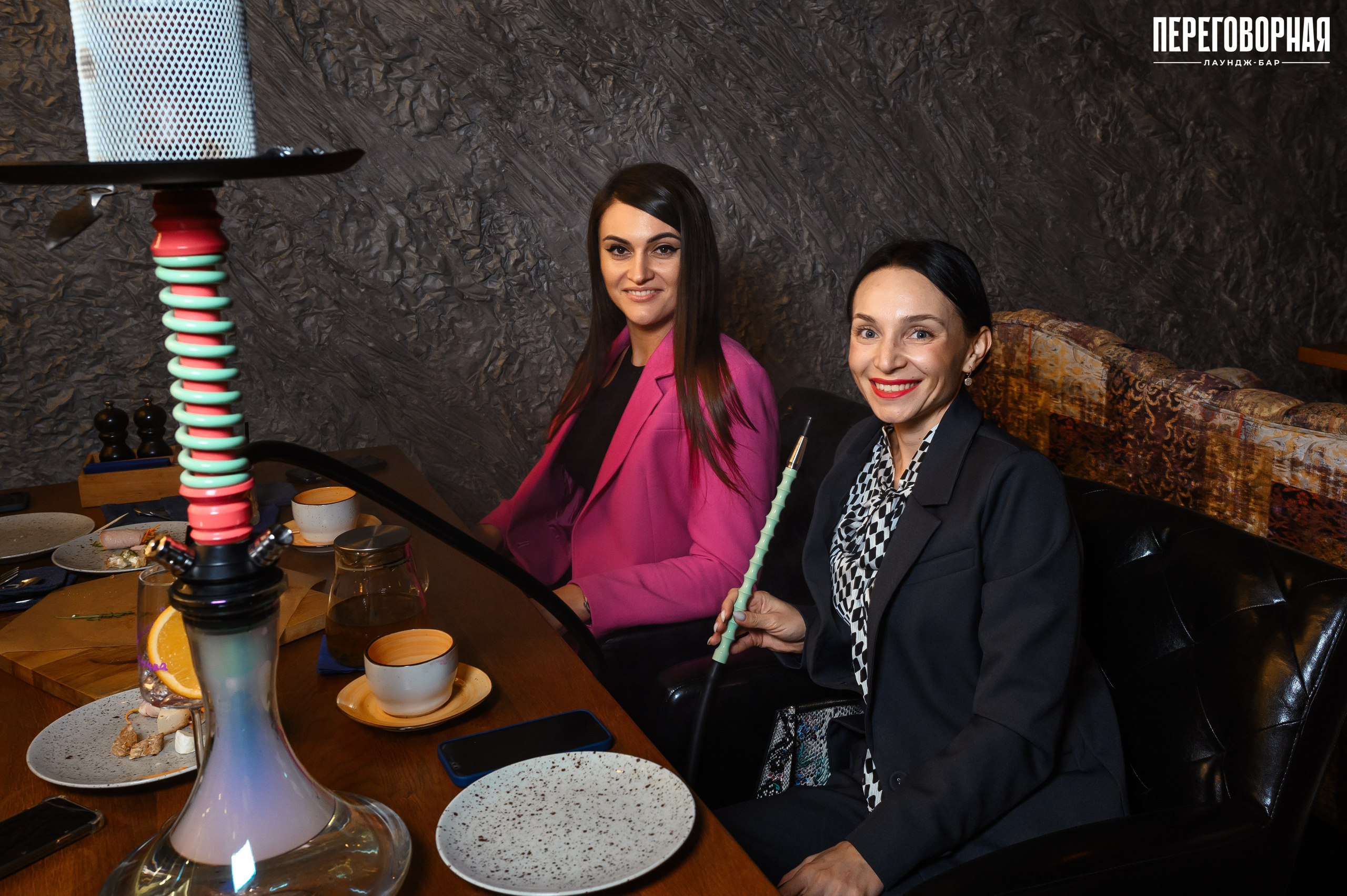 Лаундж-бар Переговорная: 1 год. Свадебный и просто хороший фотограф в Челябинске