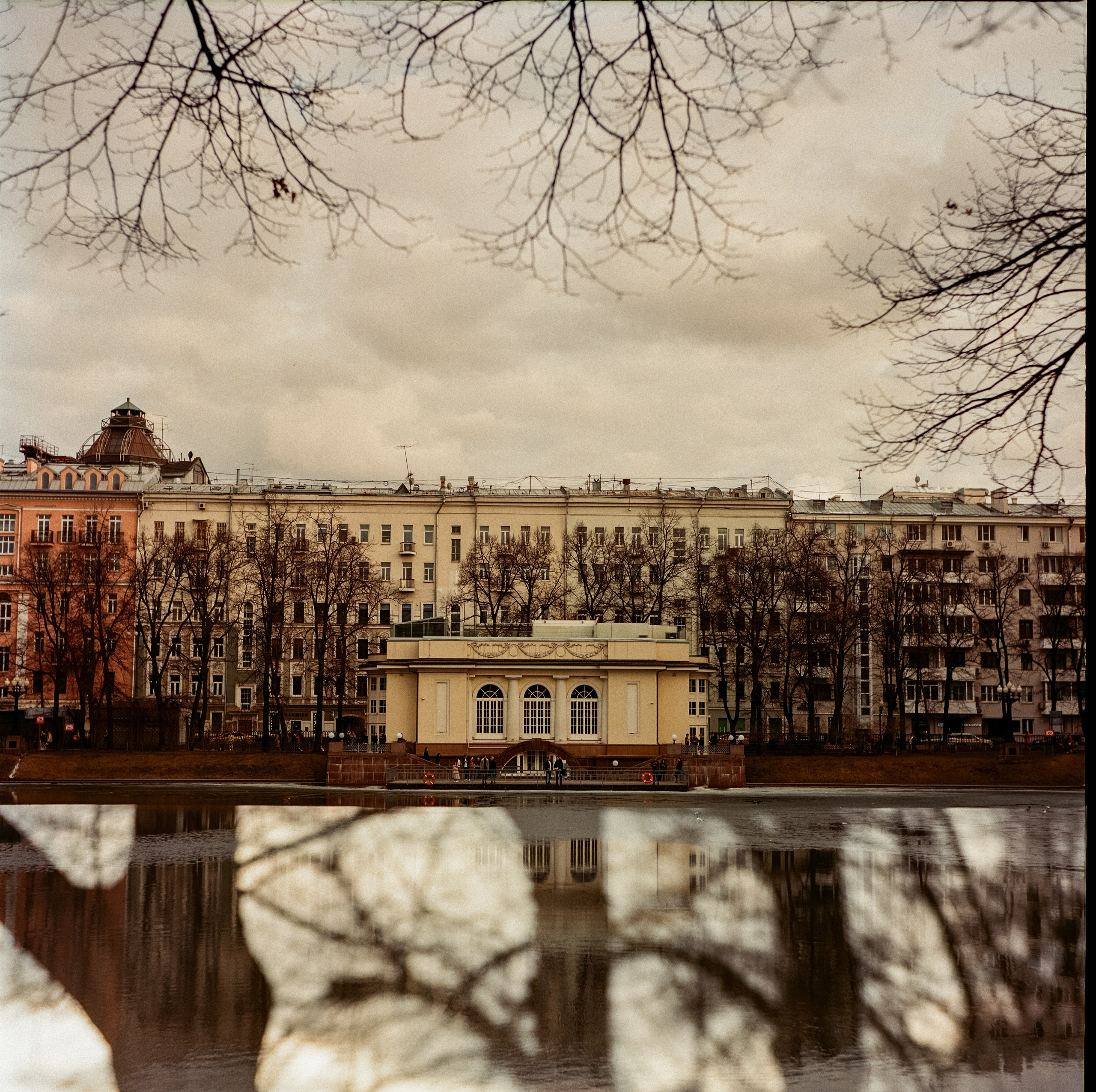 Koniflex / Kodak Aerocolor IV 125 / Благовещенский пер. / апрель 2024