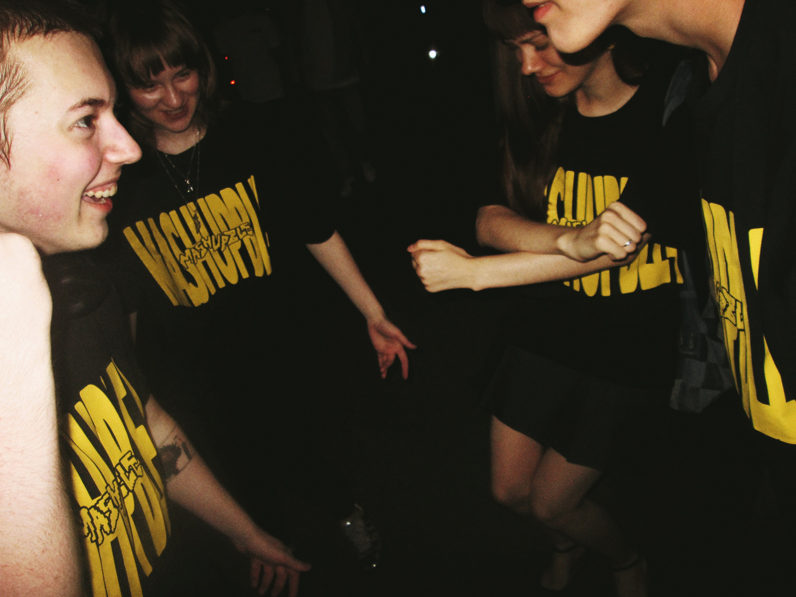 Съемка мерча MASHUPBLE. Концертный и портретный фотограф в Москве Соня Спросонья