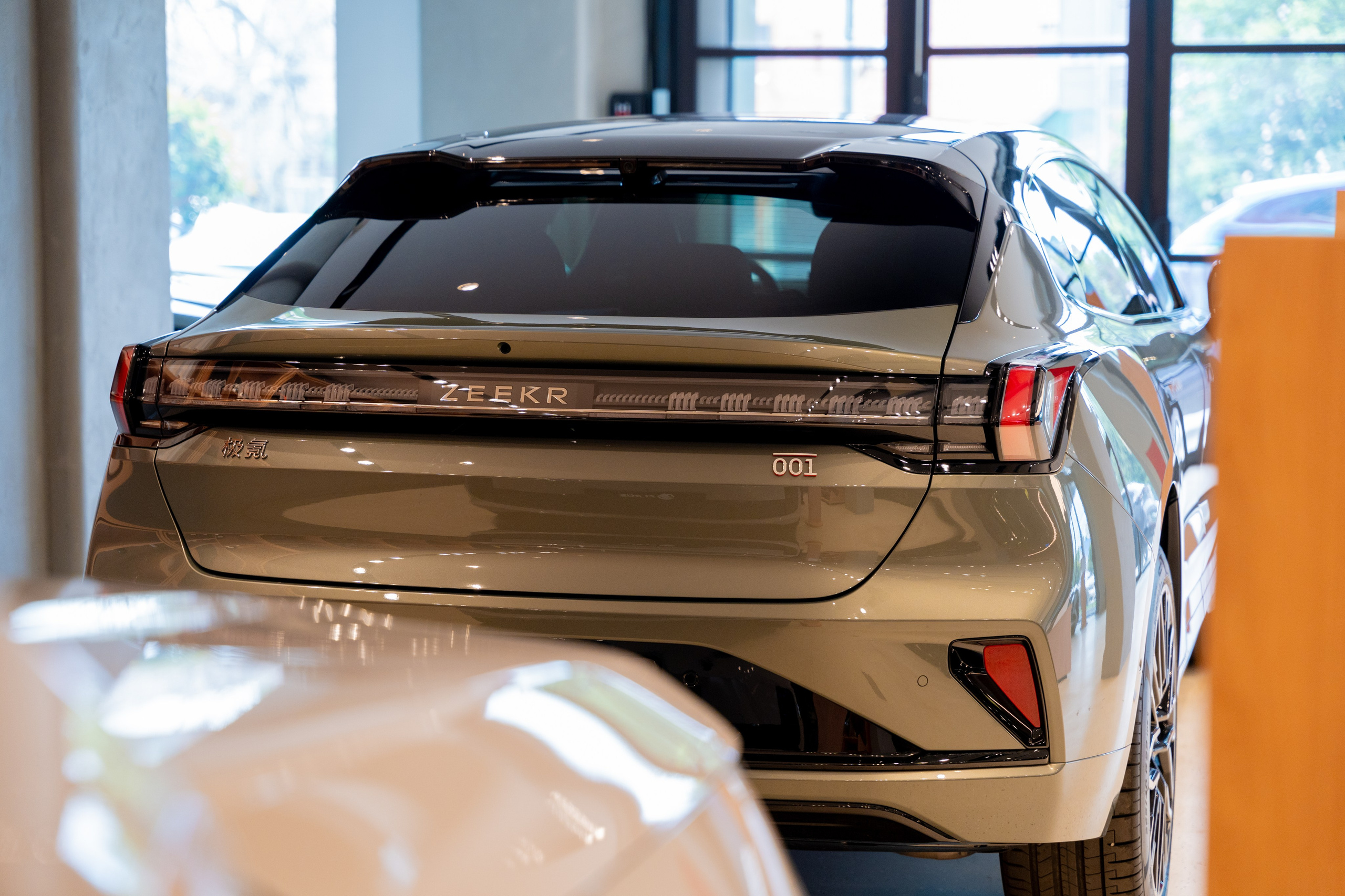 Интерьерная фотосъемка автосалона Elrus в Краснодаре. Zeekr, LiXiang Профессиональная фотосъемка интерьера премиум-автосалона в Краснодаре. Шедевры для Вас! Фотограф и Видеограф в Краснодаре Пахиев Руслан