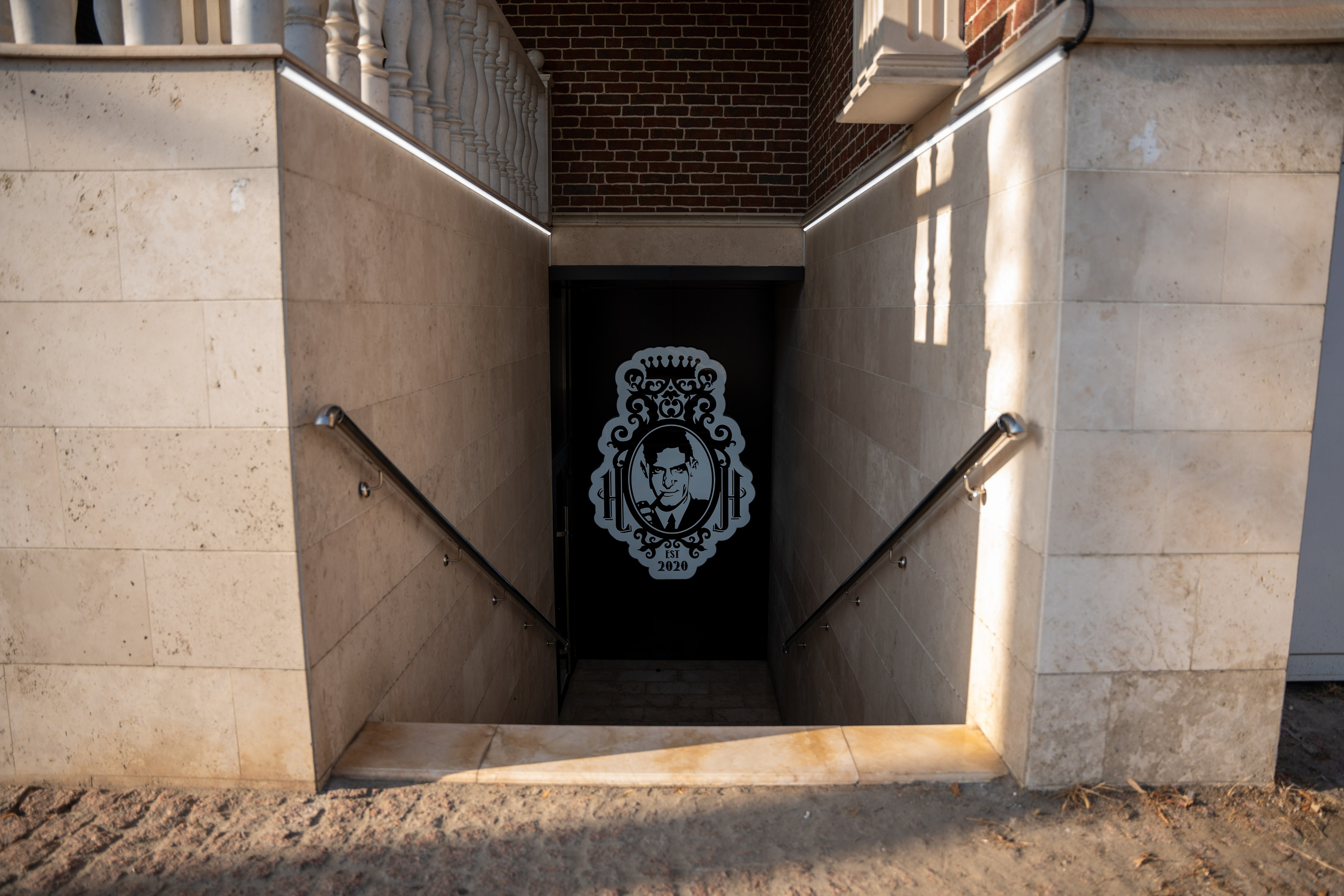 Фотосъемка интерьера стриптиз-клуба Hefner — элитный клуб Краснодара. Интерьерная фотосъемка клуба Hefner в Краснодаре — профессионально. Шедевры для Вас! Фотограф и Видеограф в Краснодаре Пахиев Руслан