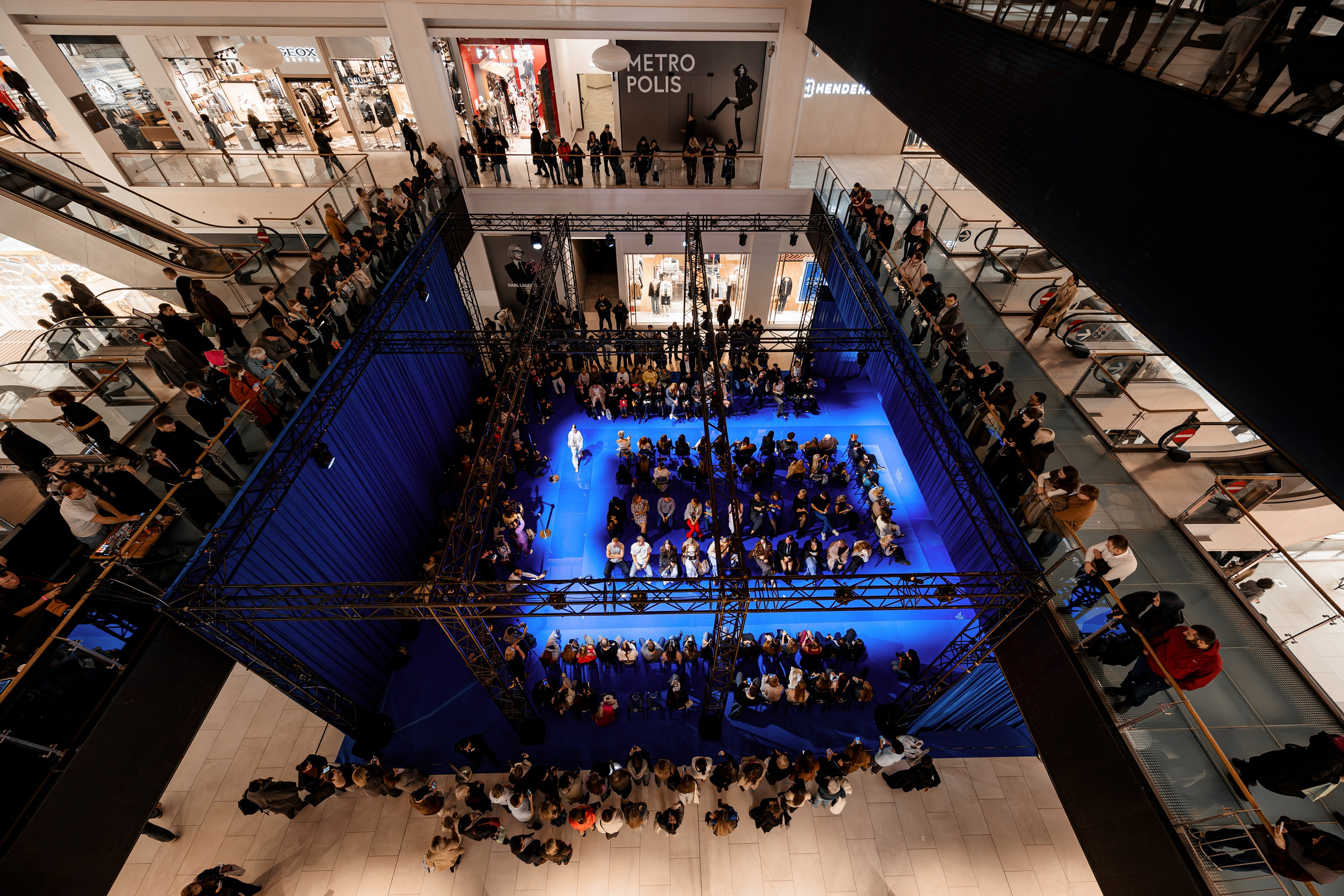 METROPOLIS x SFW 2025. Репортажный фотограф Семён Борисов | Москва