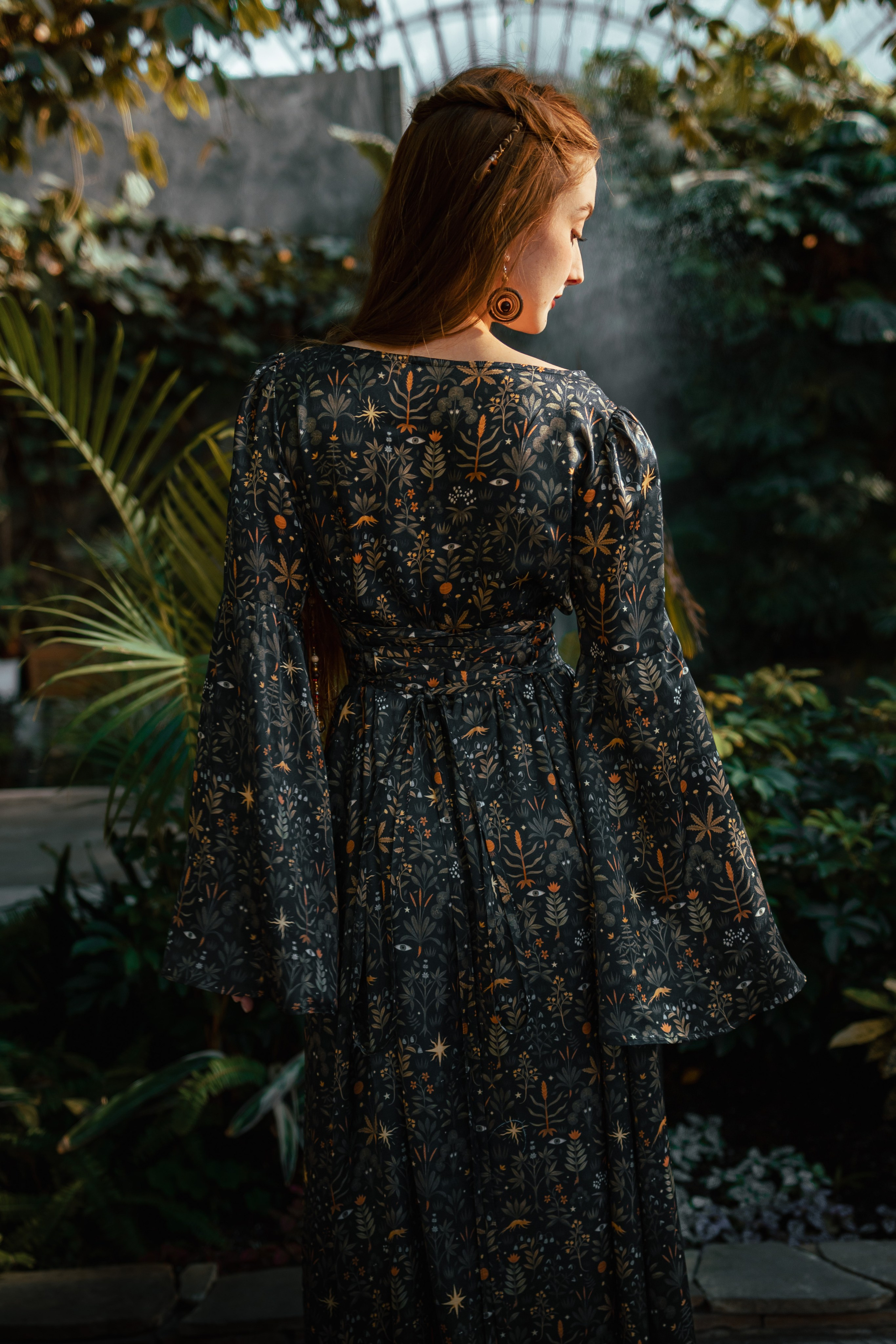 Съемка шёлковых платьев для PlantMyBones