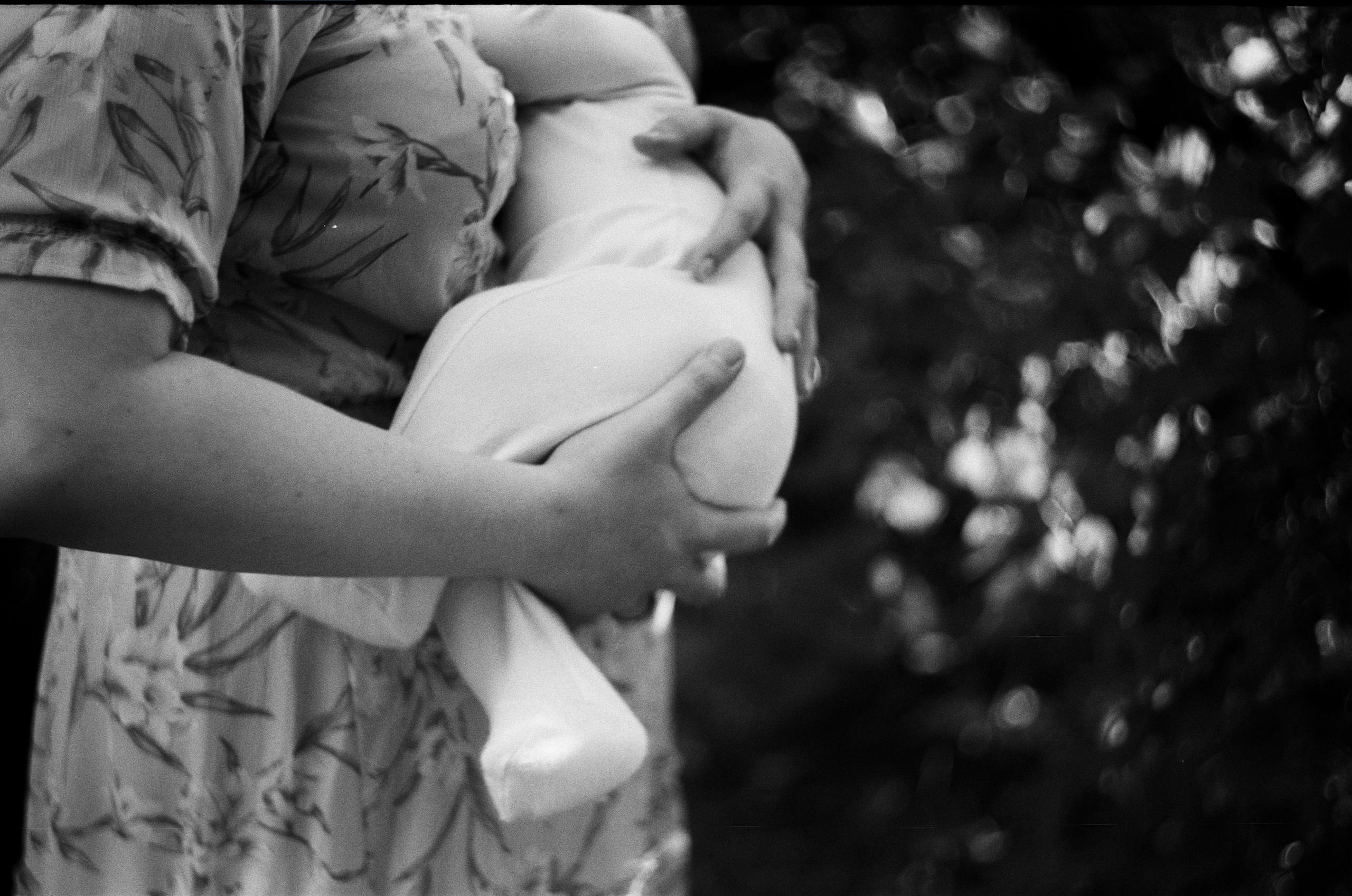 Кира, Олег, Венера и Ролан в Сиреневом саду. Настя Оленченко, портретный/семейный фотограф на цифру и плёнку Москва