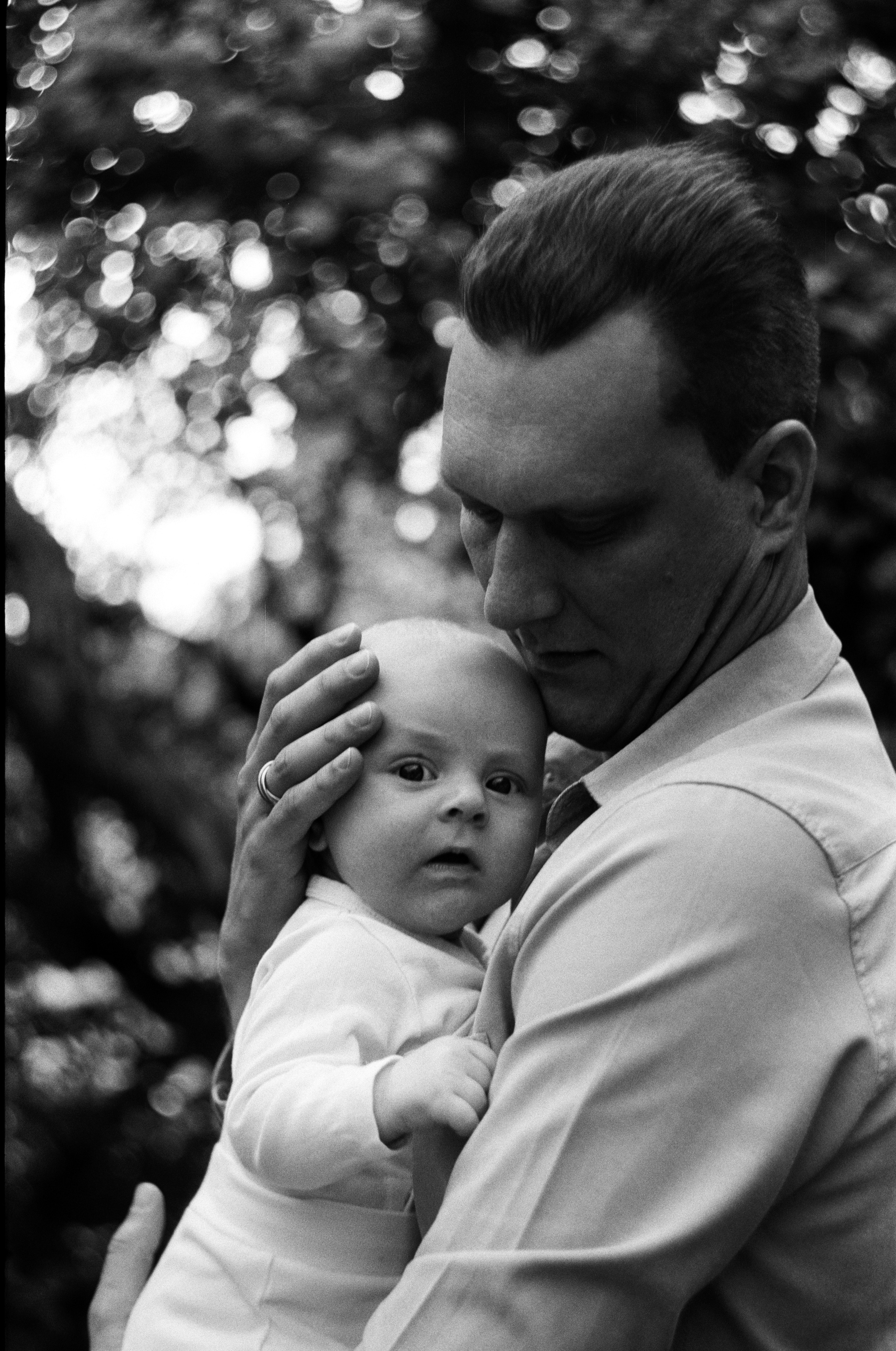 Кира, Олег, Венера и Ролан в Сиреневом саду. Настя Оленченко, портретный/семейный фотограф на цифру и плёнку Москва