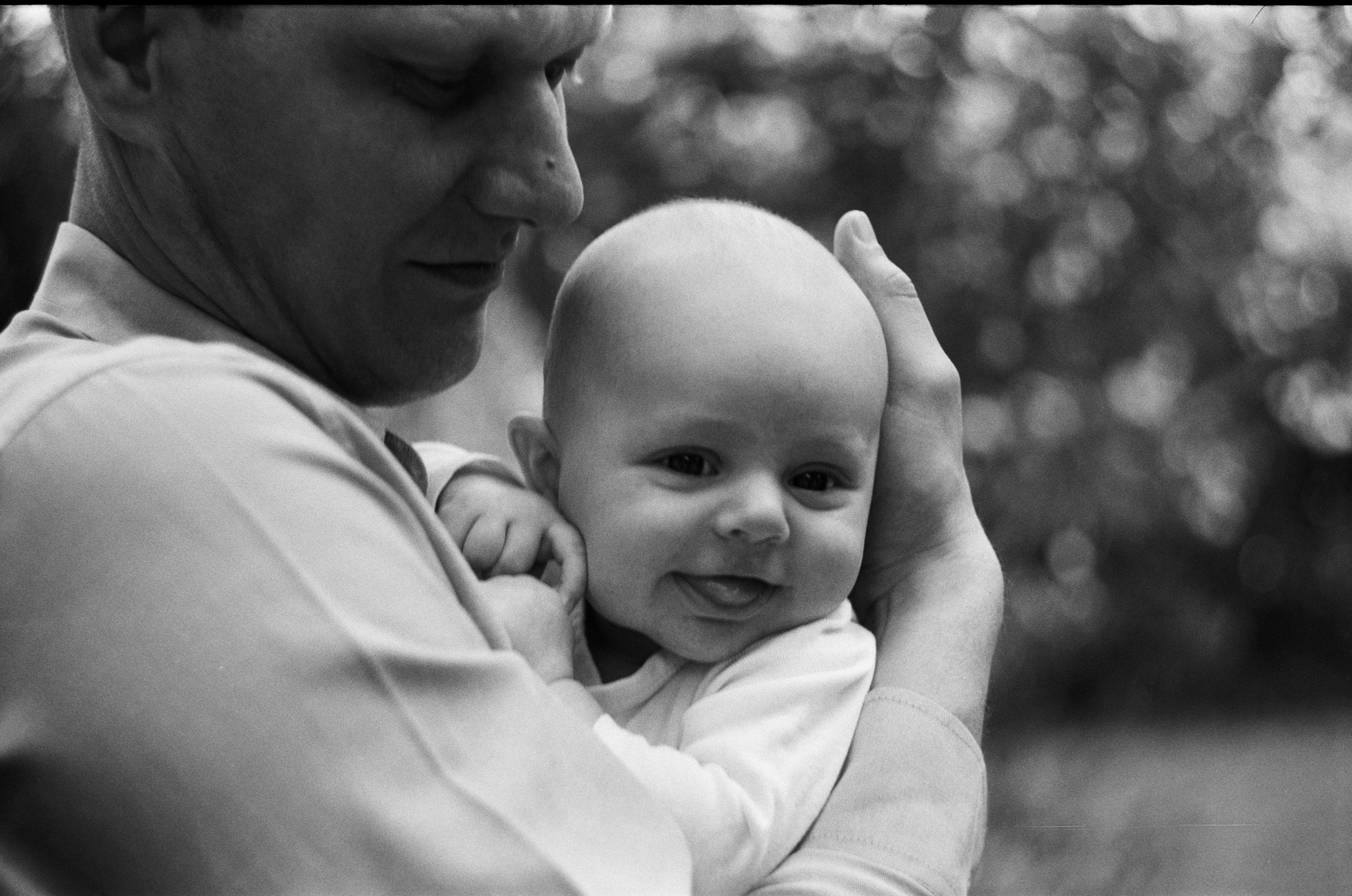 Кира, Олег, Венера и Ролан в Сиреневом саду. Настя Оленченко, портретный/семейный фотограф на цифру и плёнку Москва