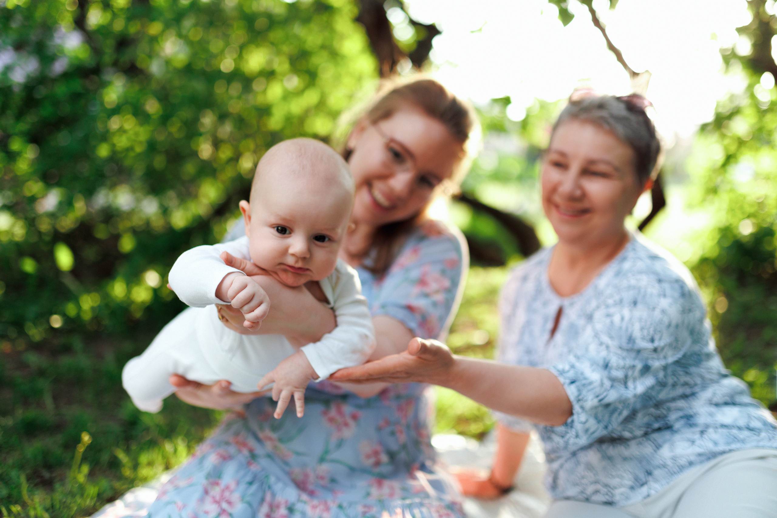 Кира, Олег, Венера и Ролан в Сиреневом саду. Настя Оленченко, портретный/семейный фотограф на цифру и плёнку Москва
