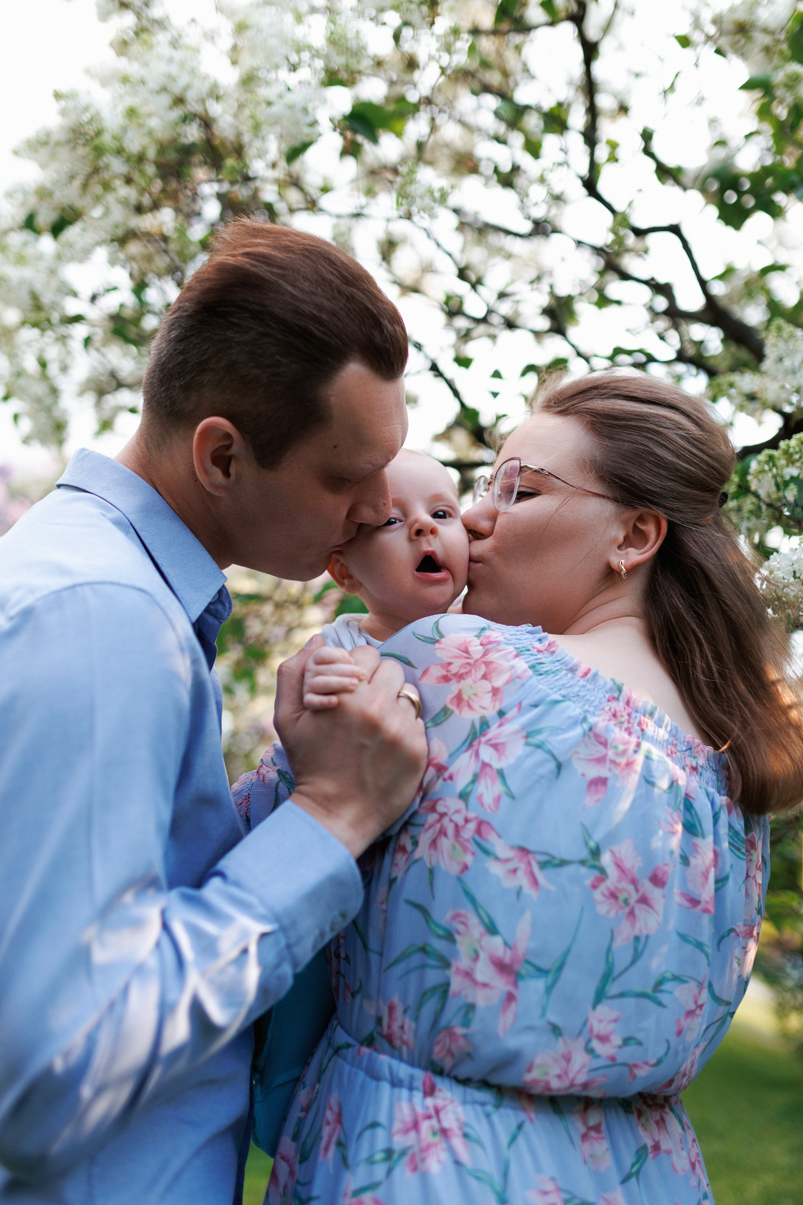 Кира, Олег, Венера и Ролан в Сиреневом саду. Настя Оленченко, портретный/семейный фотограф на цифру и плёнку Москва