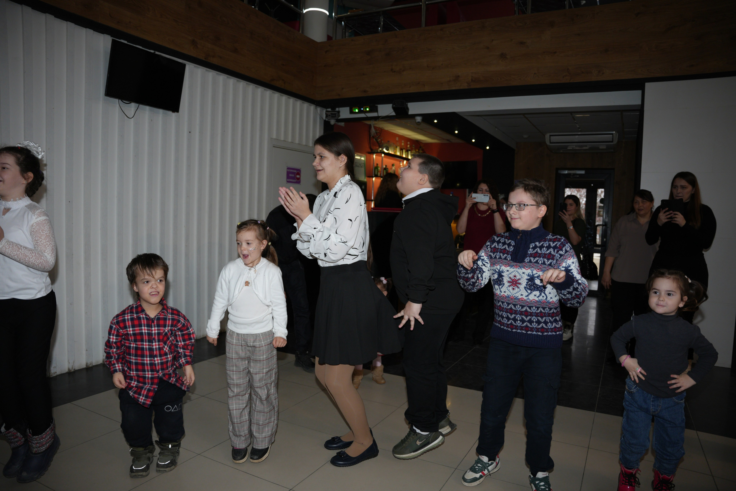 Социально —благотворительная акция «Ты в этом мире не один», посвященная Международному дню инвалидов. ВЫПУСКНЫЕ АЛЬБОМЫ, Школьный фотограф, семейный и свадебный в Саратове и области Ольга Плаксина