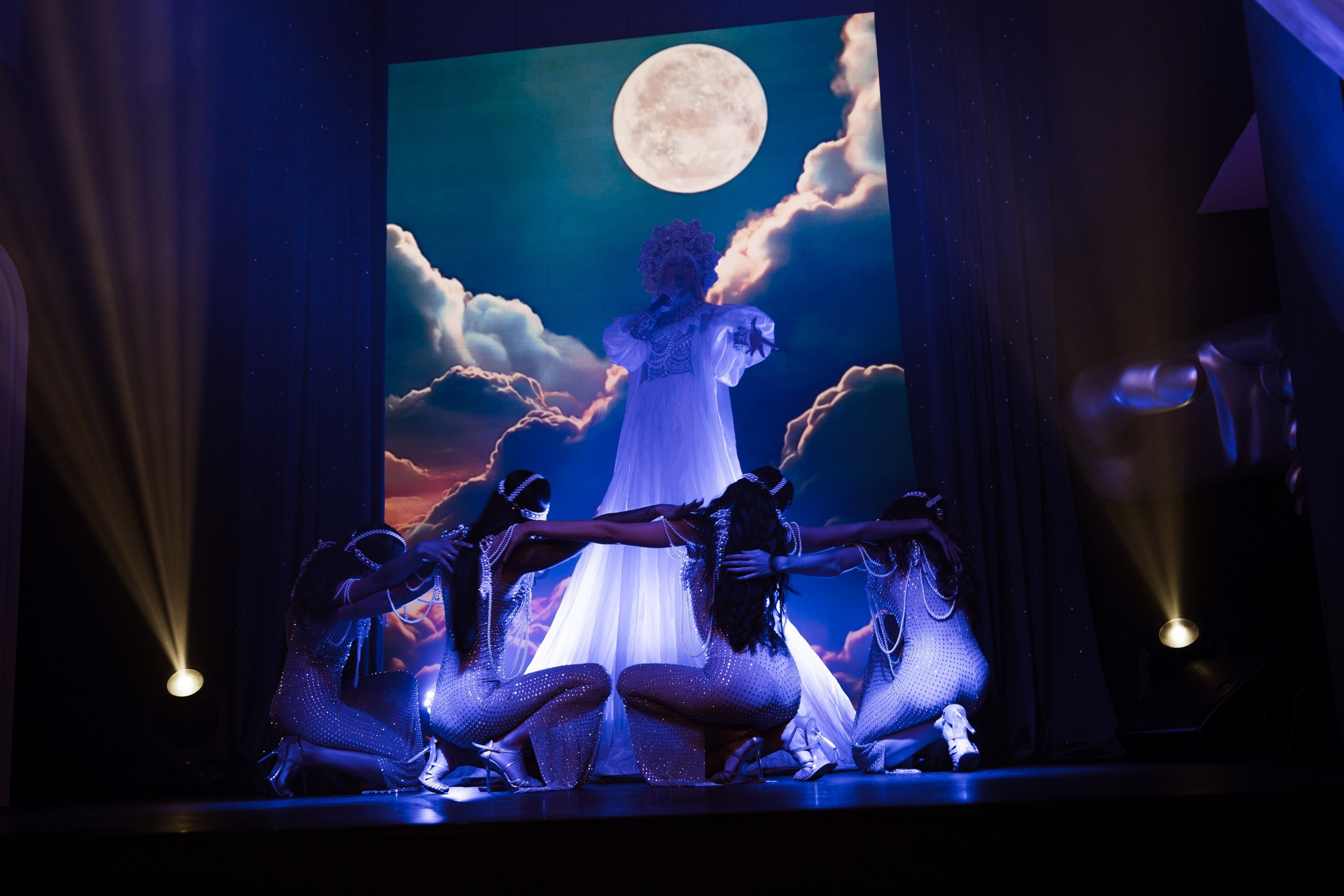 12 сентября (пятница) Премьера шоу-программы «Русские сезоны». BENUAR Restaurant