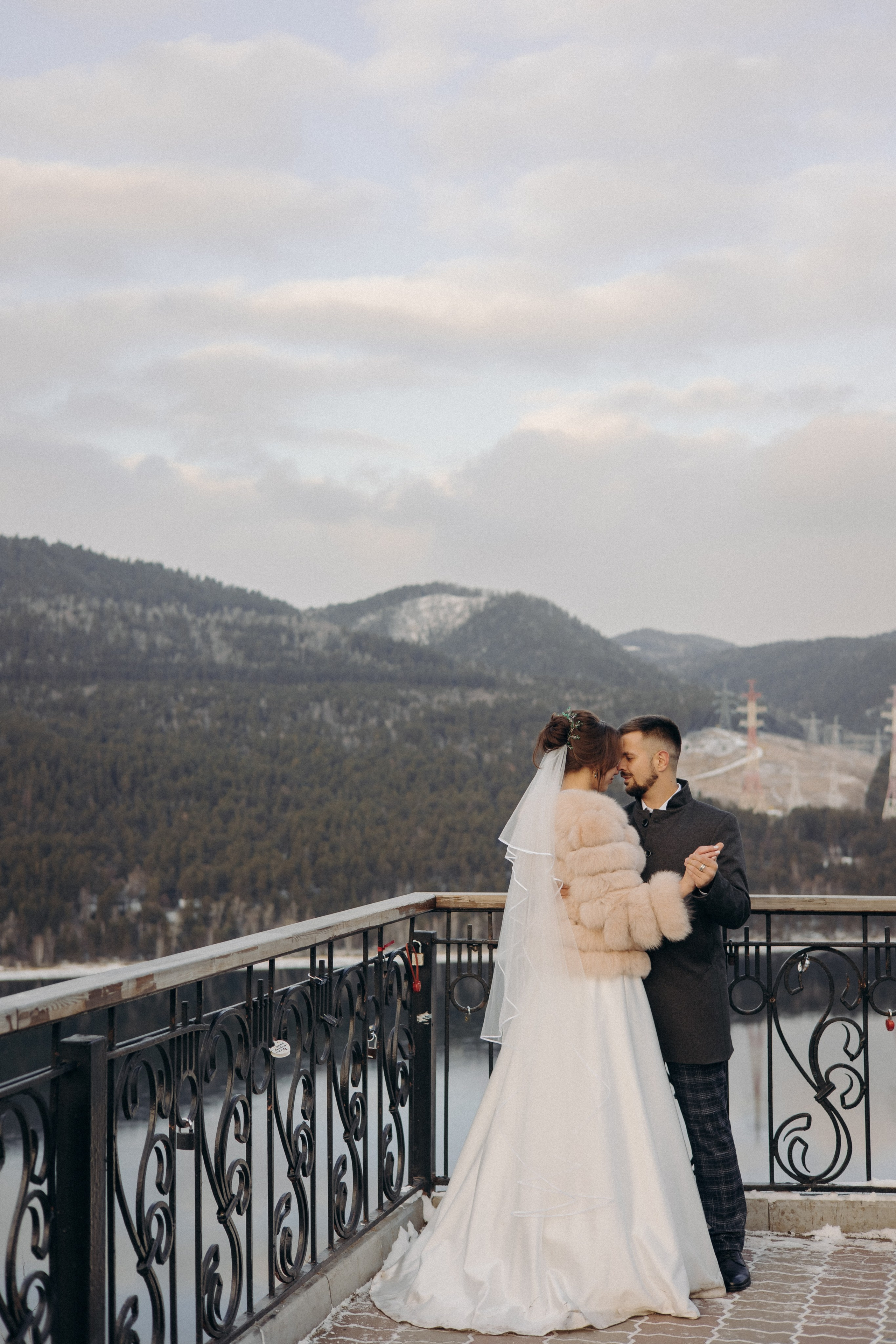 Эдуард и Вера (загс, прогулка). Фотограф свадебный семейный в Красноярске Шукшина Наталья