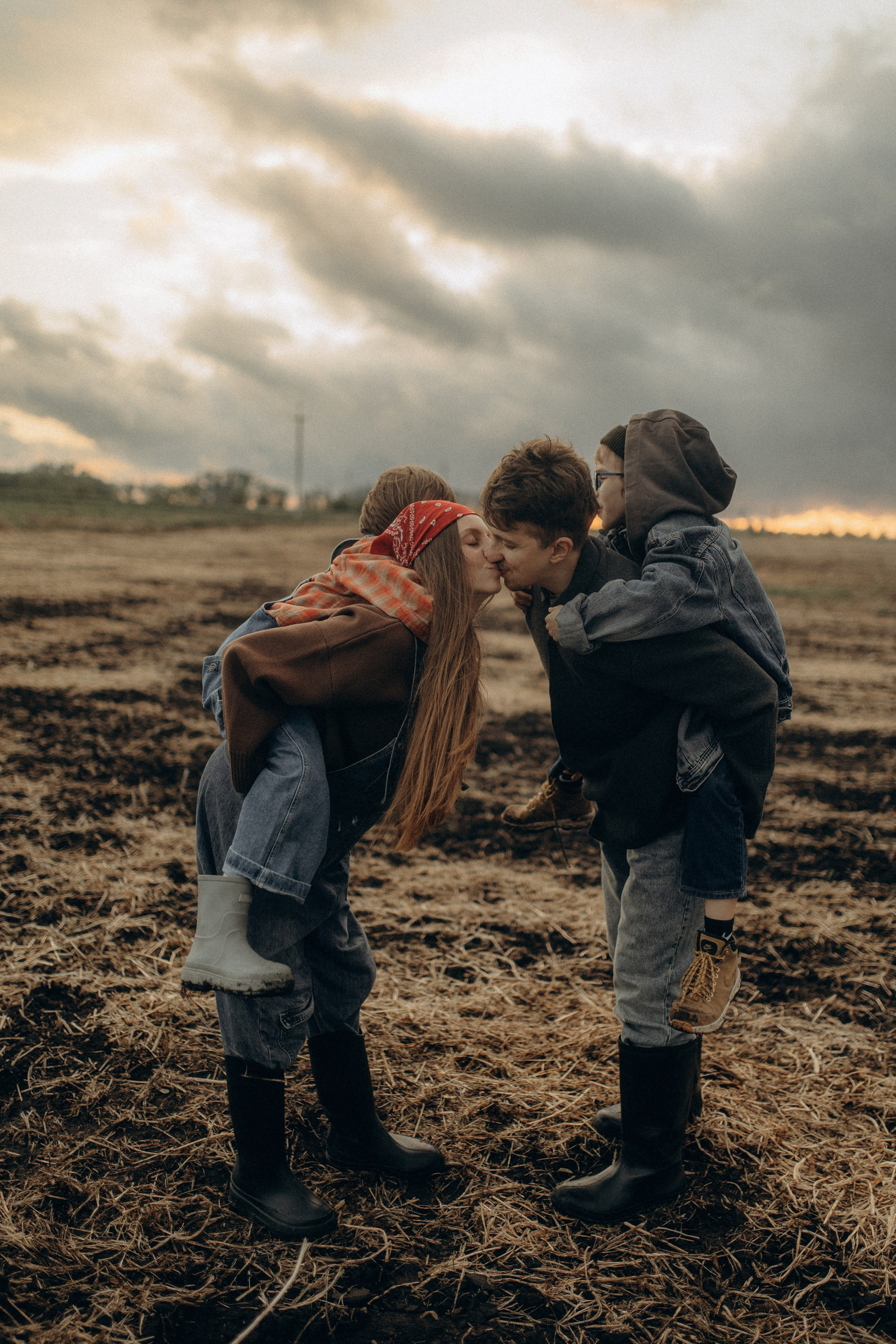 Семейная фотосессия на ферме. Семейный и свадебный фотограф в Новосибирске/Бийске Екатерина Логинова
