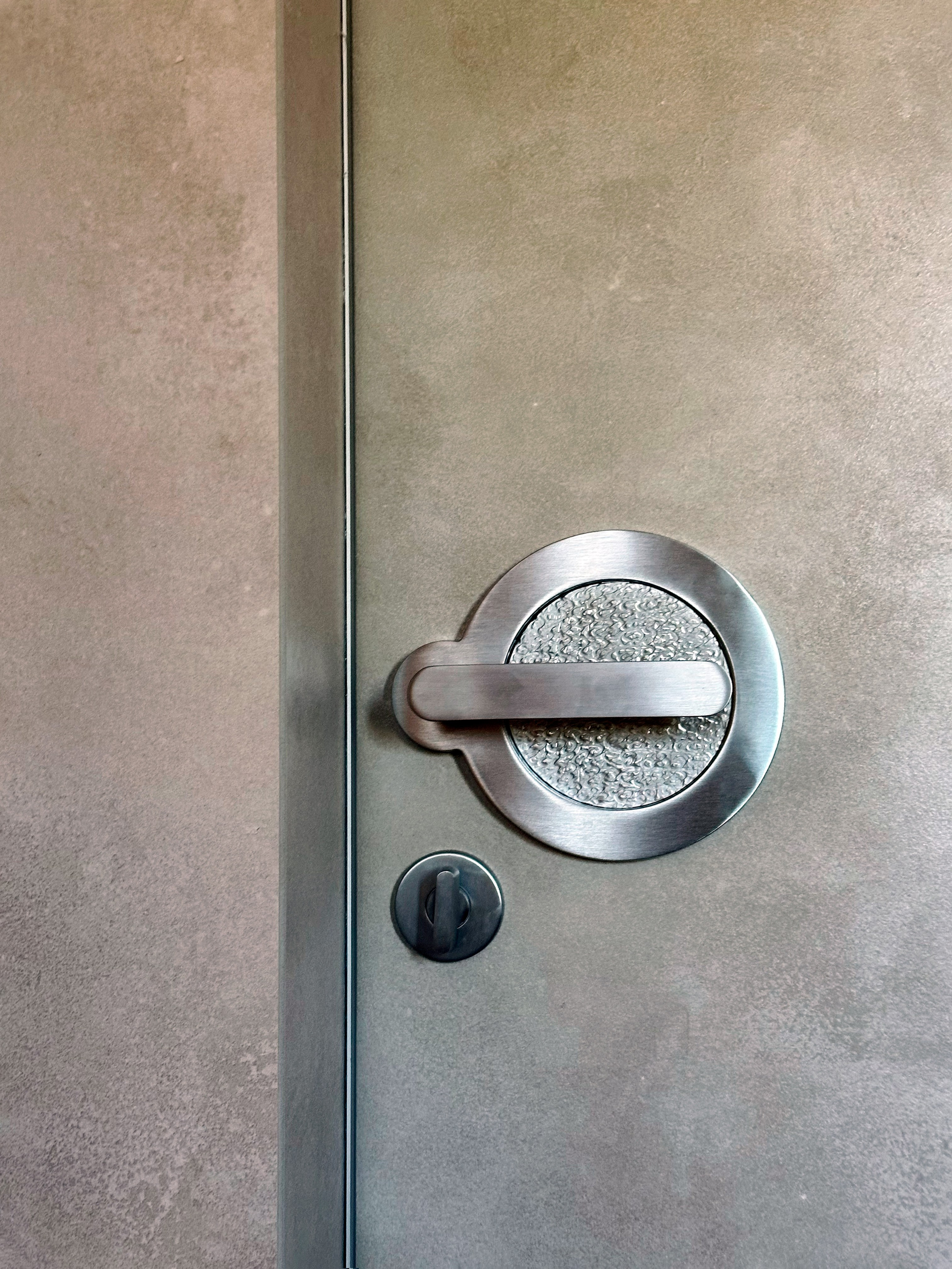 Квартира дверь в ванной комнате. SOLOMAKHINA| САЛОН ДЕКОРАТИВНЫХ ПОКРЫТИЙ|