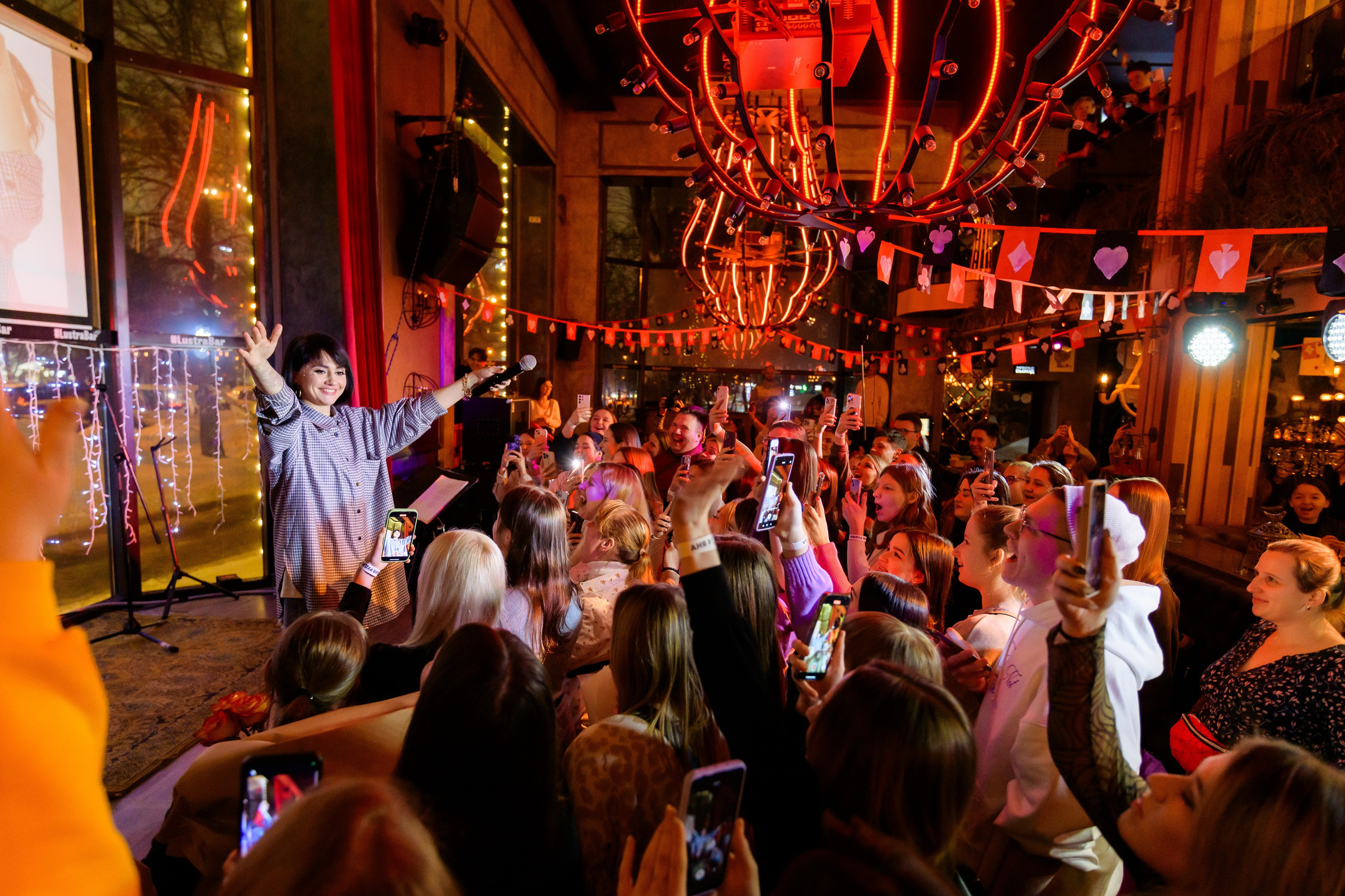 Люстра бар. Репортажный фотограф Сергей Дроздов