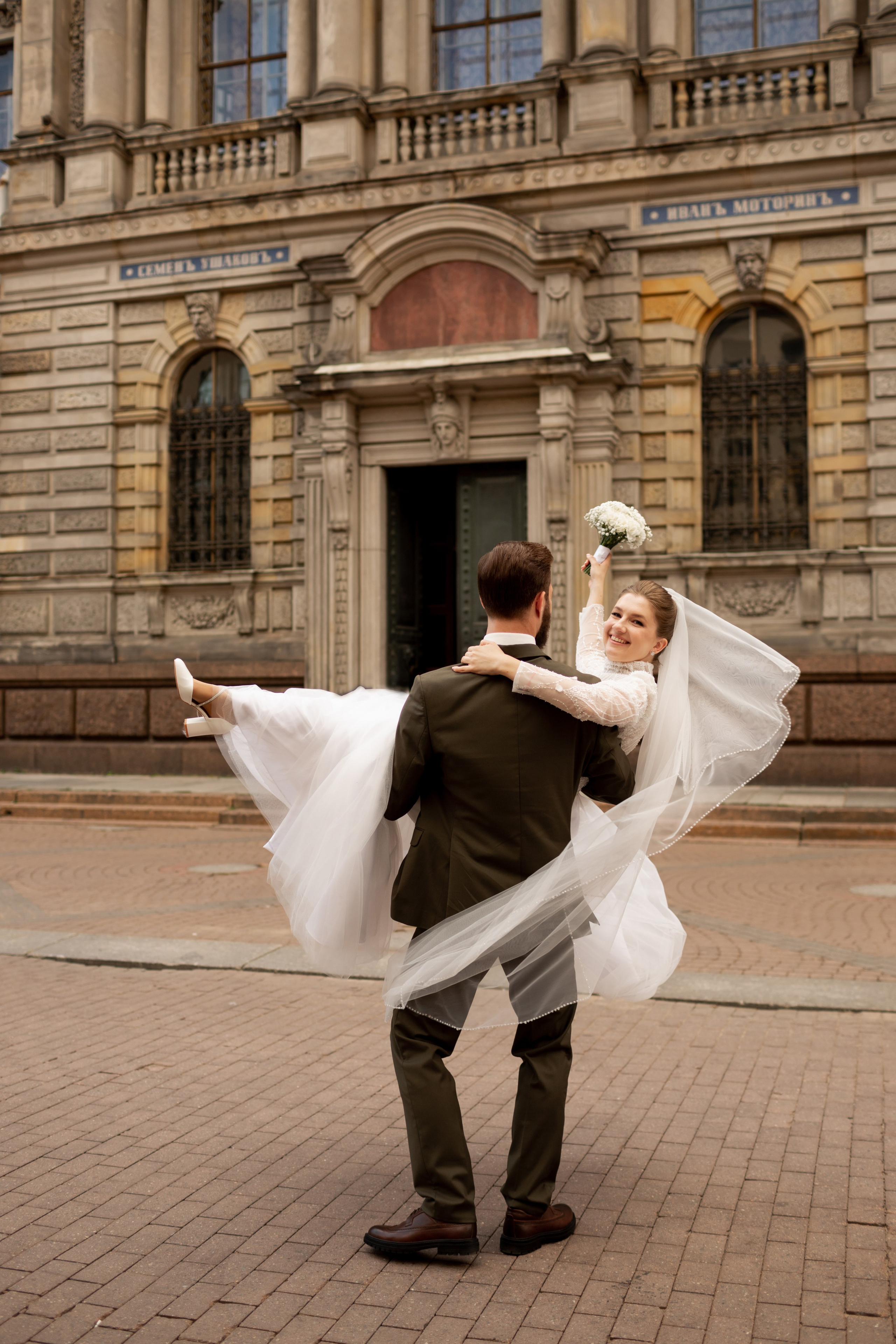 Свадебная фотопрогулка в Петербурге. Свадебный фотограф Кирилл Белый