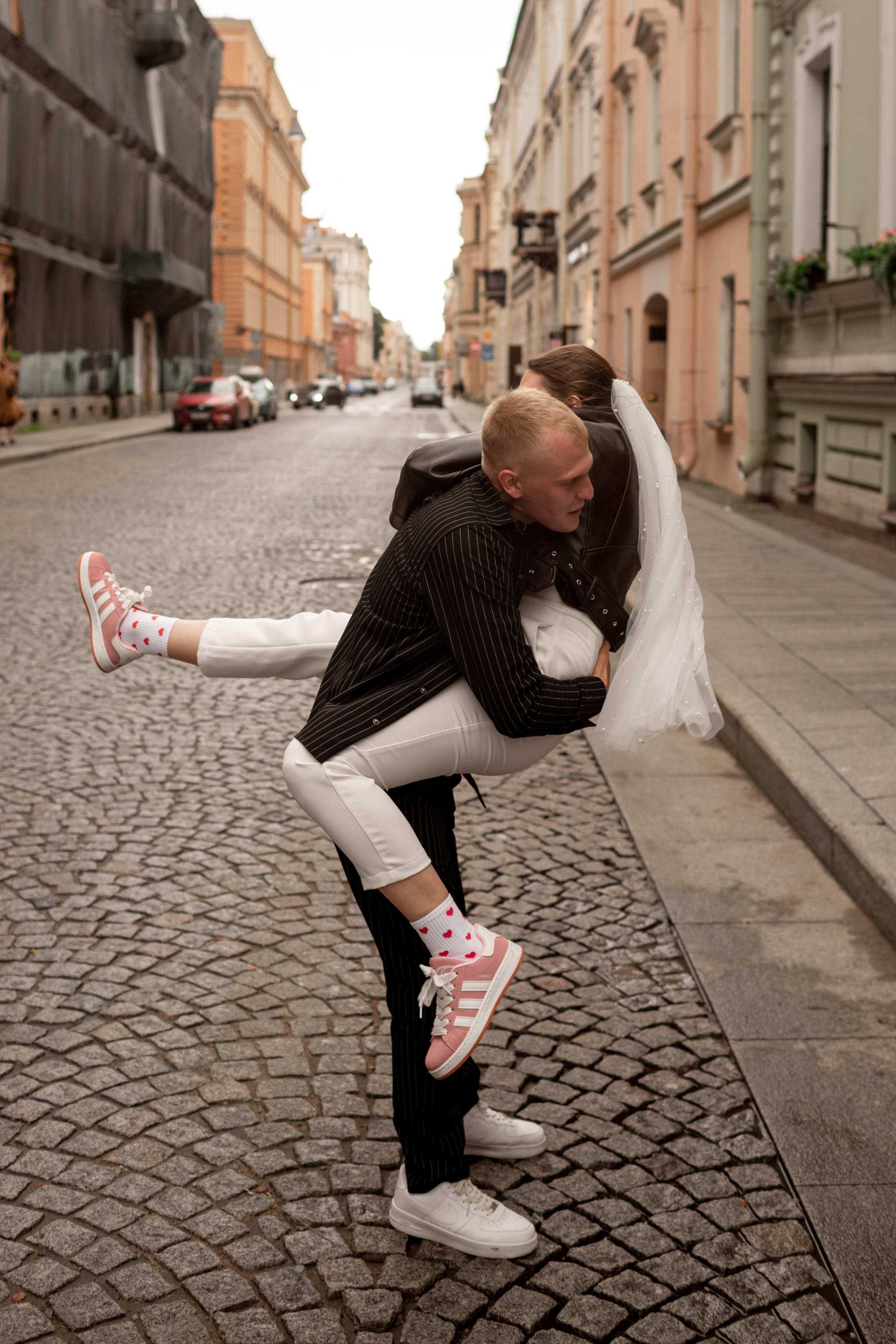 Свадебная фотосессия в центре Петербурга. Свадебный фотограф Кирилл Белый