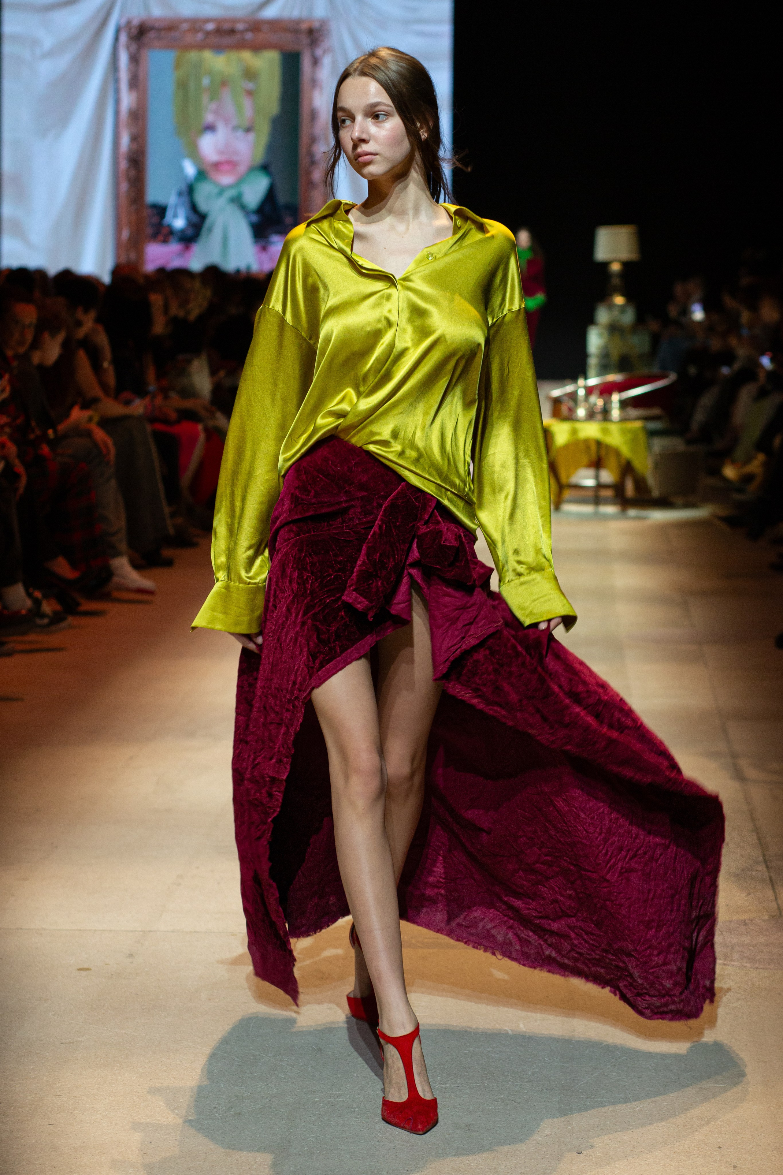 Reports from the Moscow Fashion Week shows. Neumann’s moon