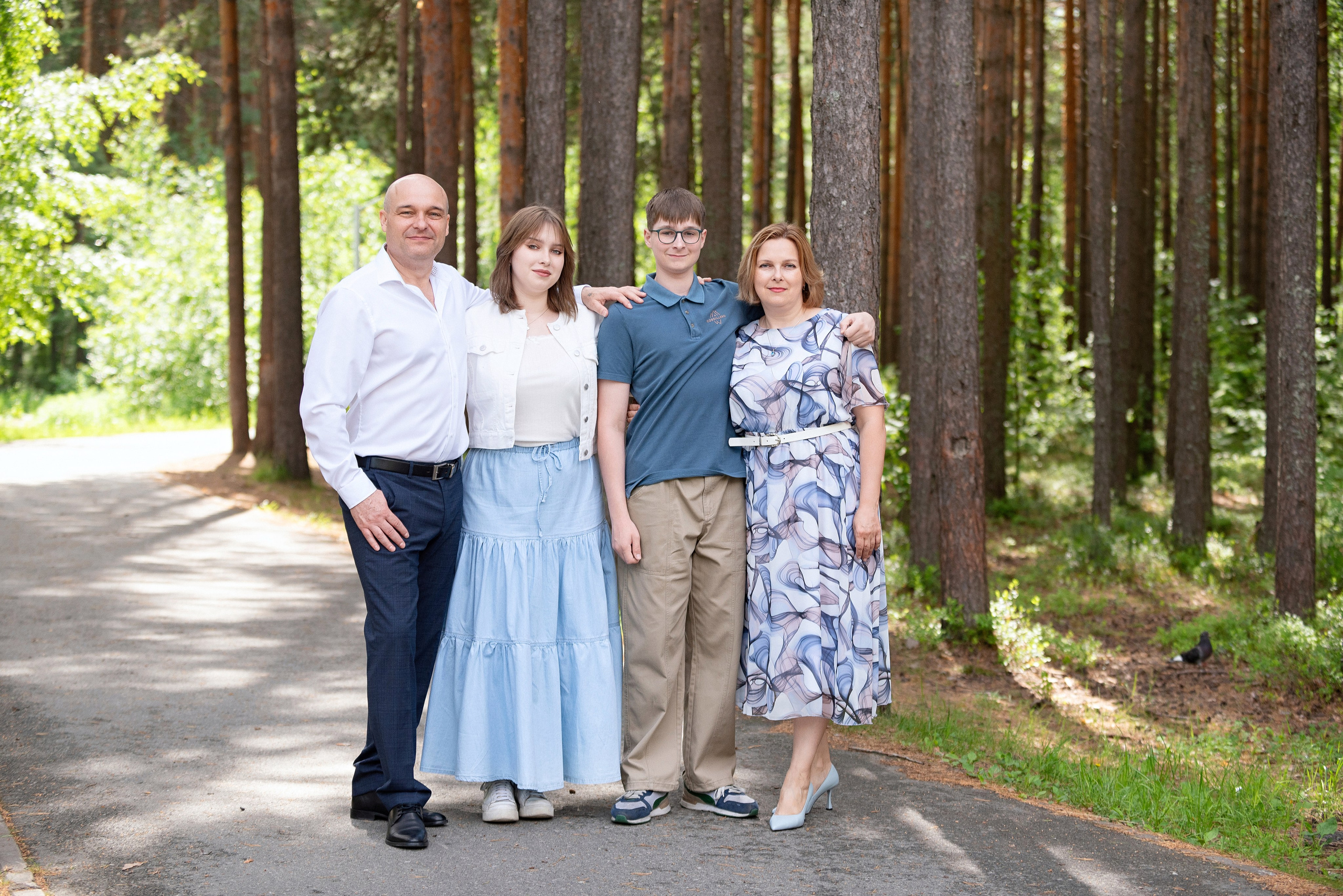 Семейная прогулка в парке Кедровый Лог. Детский и семейный фотограф в Сургуте и Нефтеюганске Анна Старцева