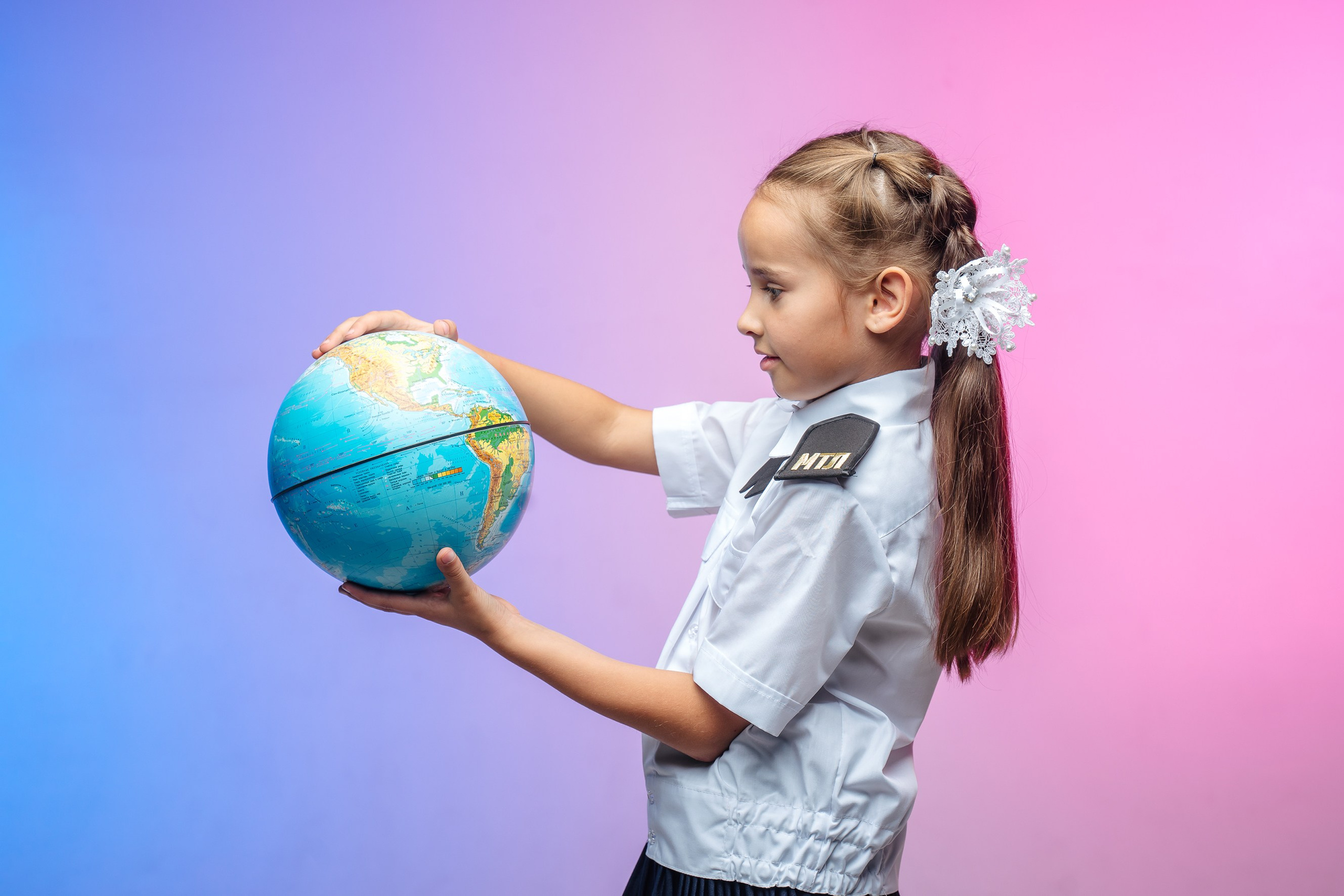 Студийная сьемка первоклассника. Выпускные альбомы, школьные фотосессии в городе Новороссийске