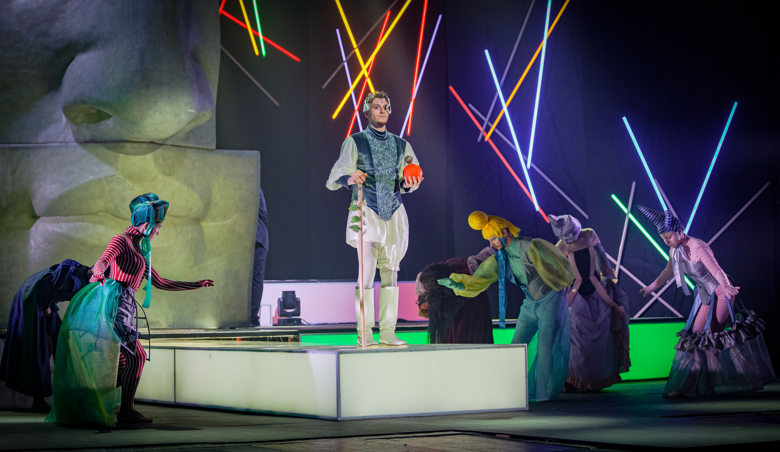 Любовь к трем апельсинам_Чехов Центр. Фотограф. г. Южно-Сахалинск. Олег Толстов