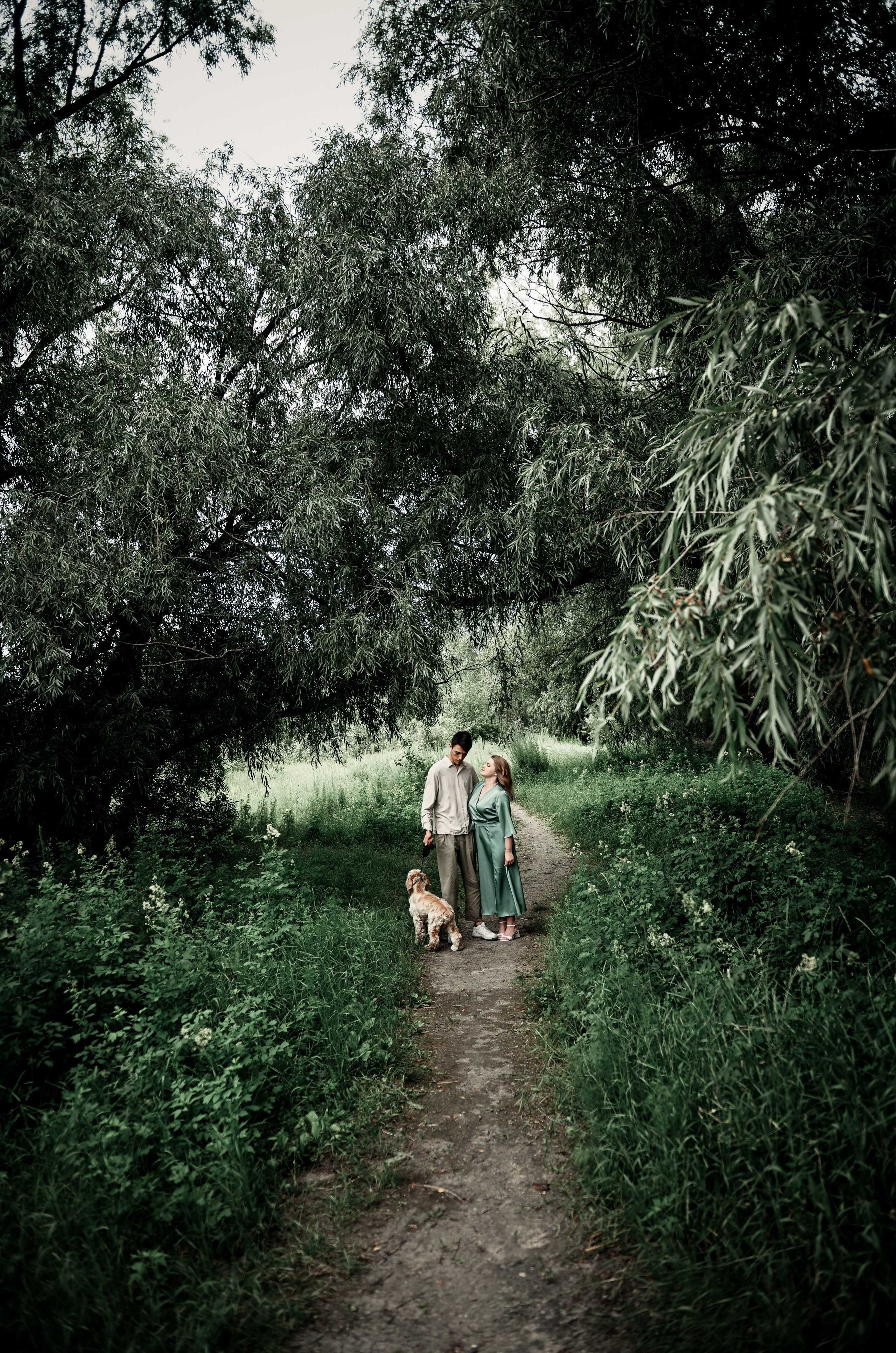 Love story прогулка вместе с песиком))). Свадебный, семейный, детский, контент фотограф в Омске Максим Ильин
