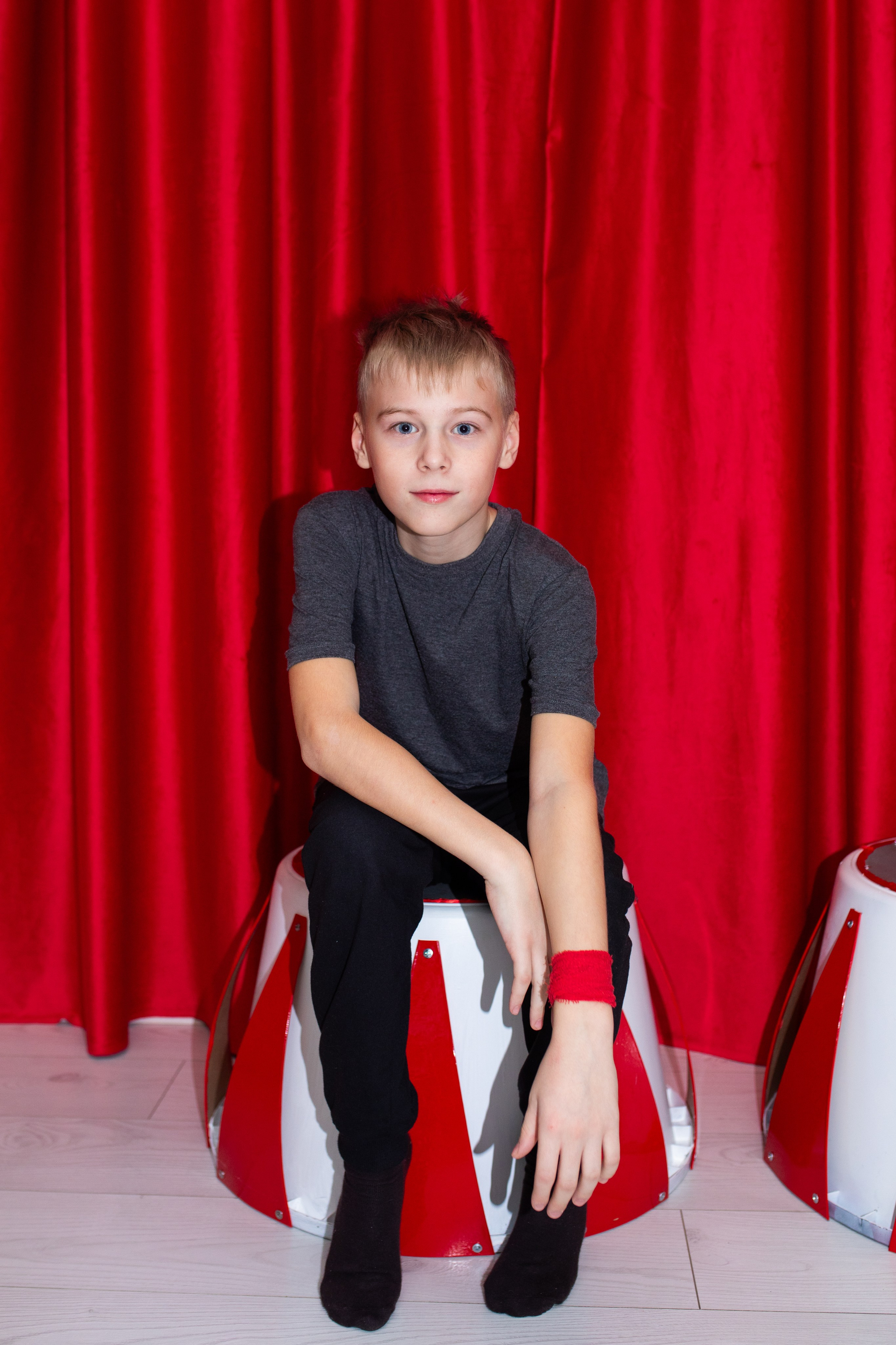 Гринч или как выключили свет в лофте вечером) атмосферные фото детского праздника со свечами и фонариками. Фотограф в Новосибирске Ася Зверева